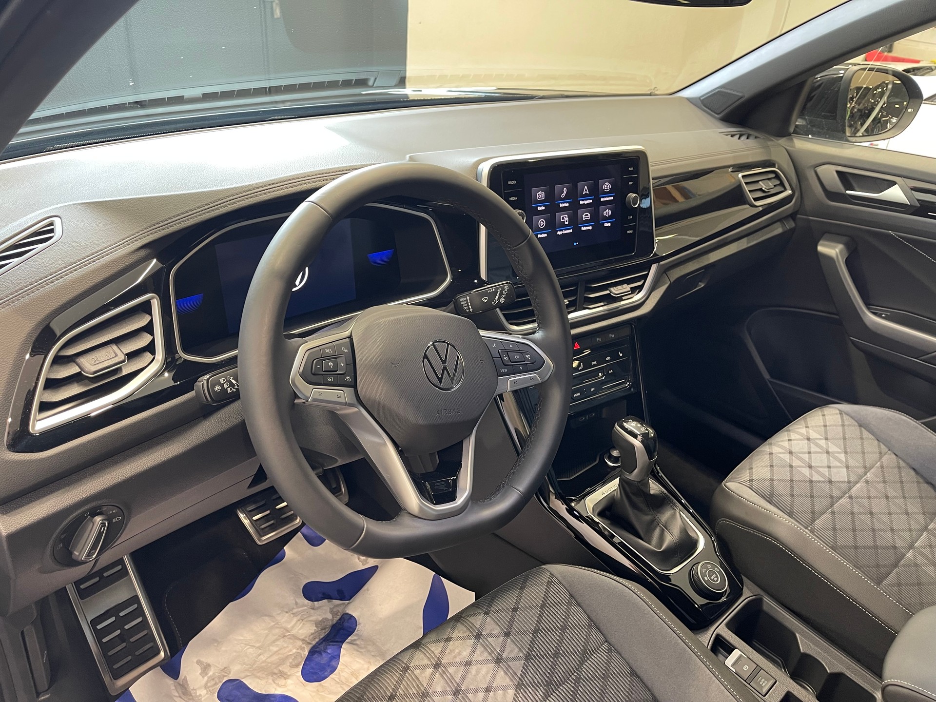 VW T-Roc 2.0 TSI R-Line DSG 4Motion-image-15