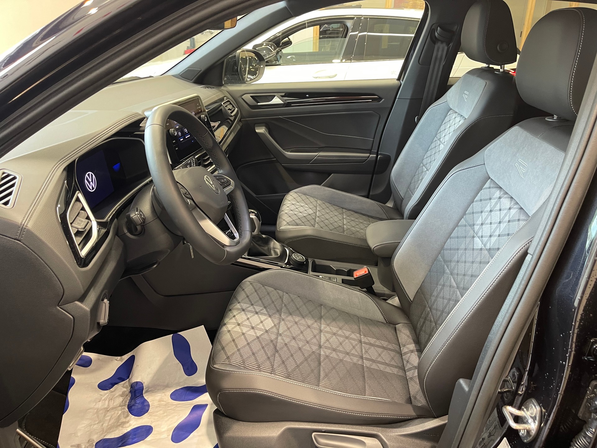 VW T-Roc 2.0 TSI R-Line DSG 4Motion-image-13