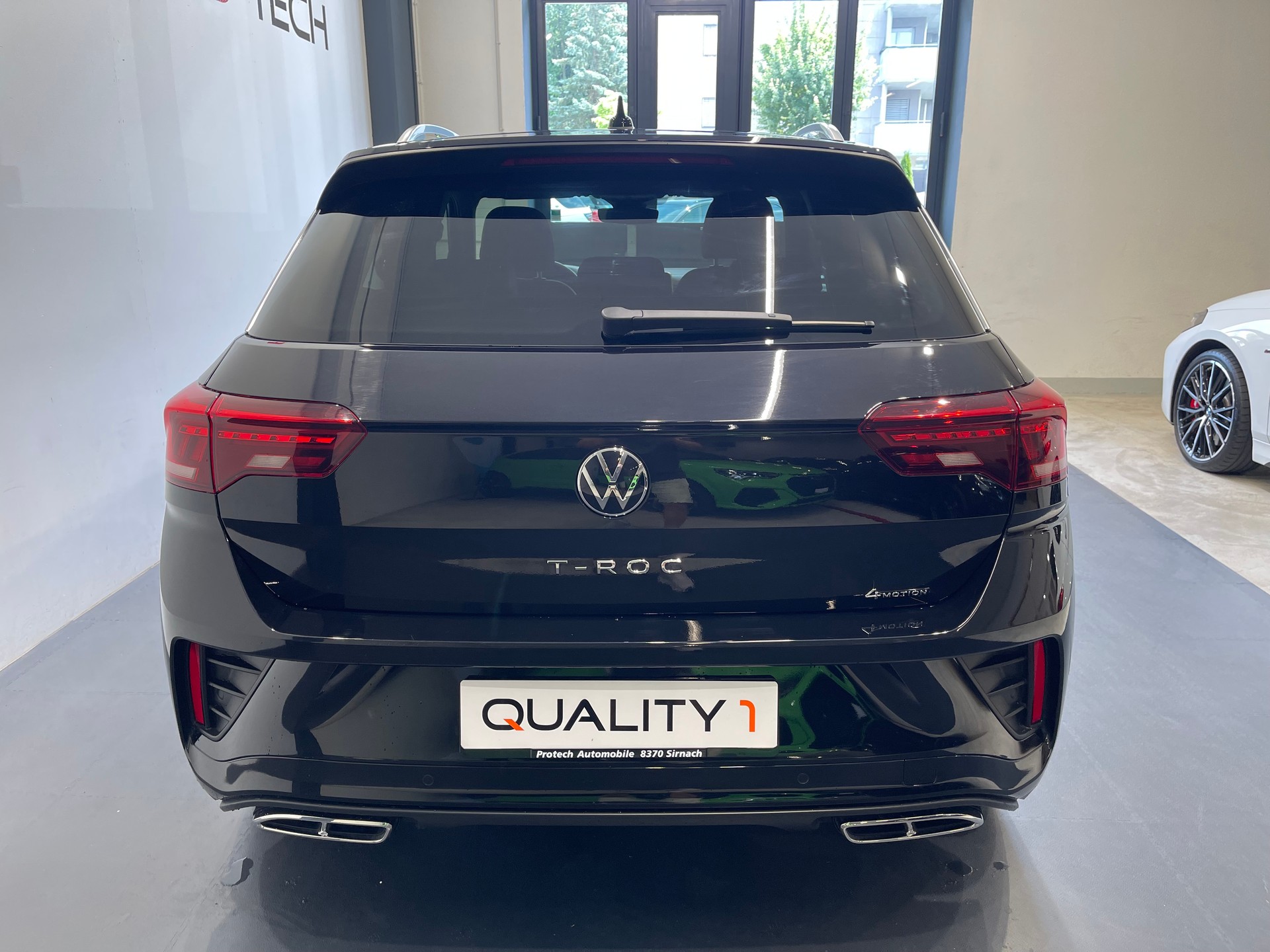 VW T-Roc 2.0 TSI R-Line DSG 4Motion-showroom-element-2