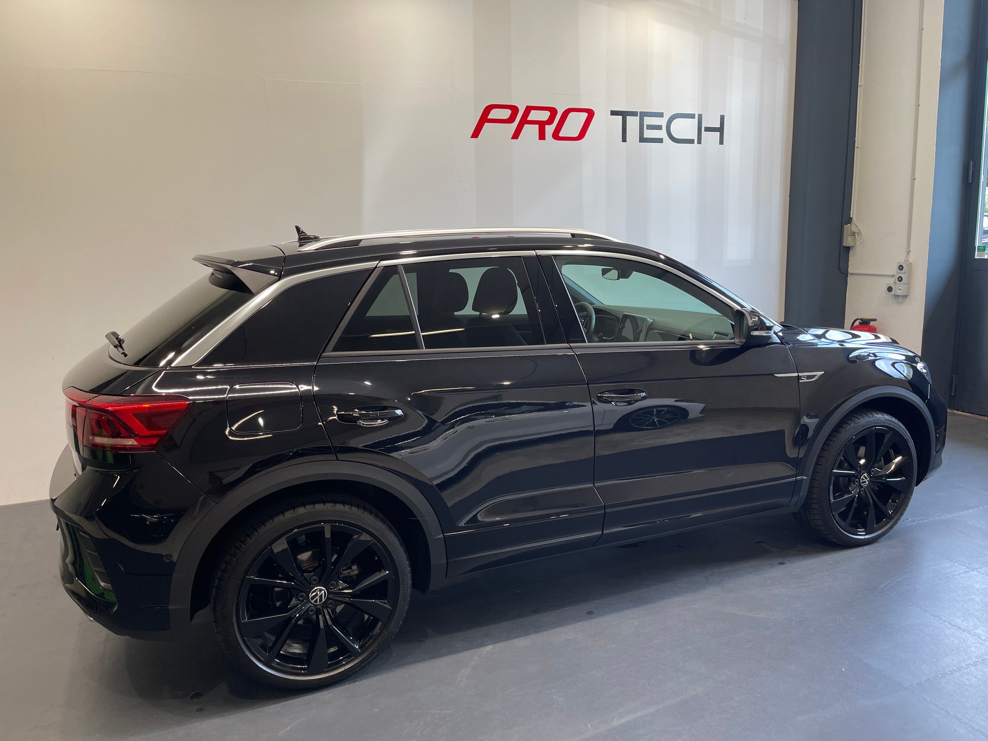 VW T-Roc 2.0 TSI R-Line DSG 4Motion-image-4