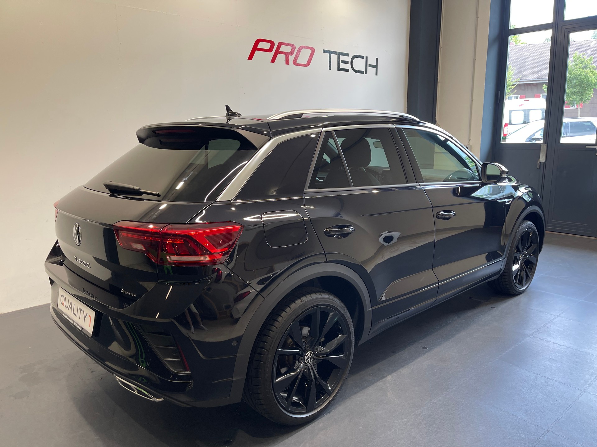 VW T-Roc 2.0 TSI R-Line DSG 4Motion-showroom-element-1