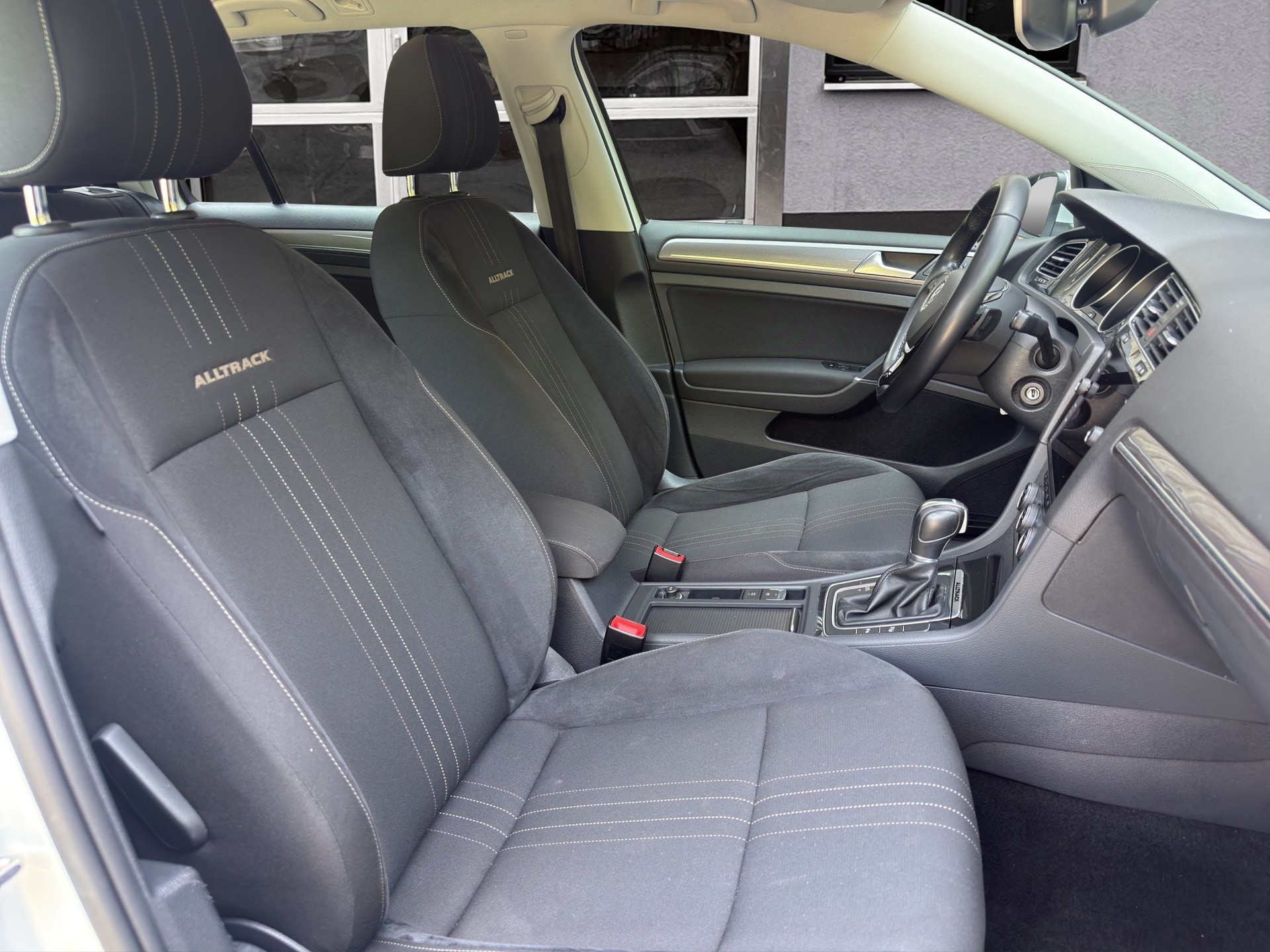 VW Golf 2.0 TDI Alltrack 4Motion DSG-image-15