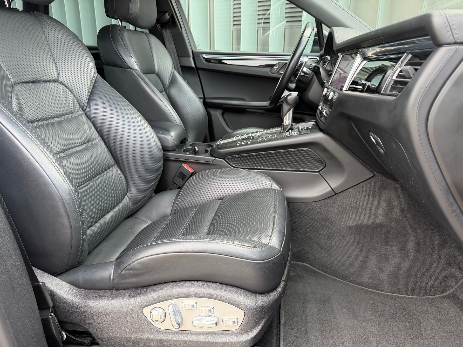 PORSCHE Macan S PDK-image-16