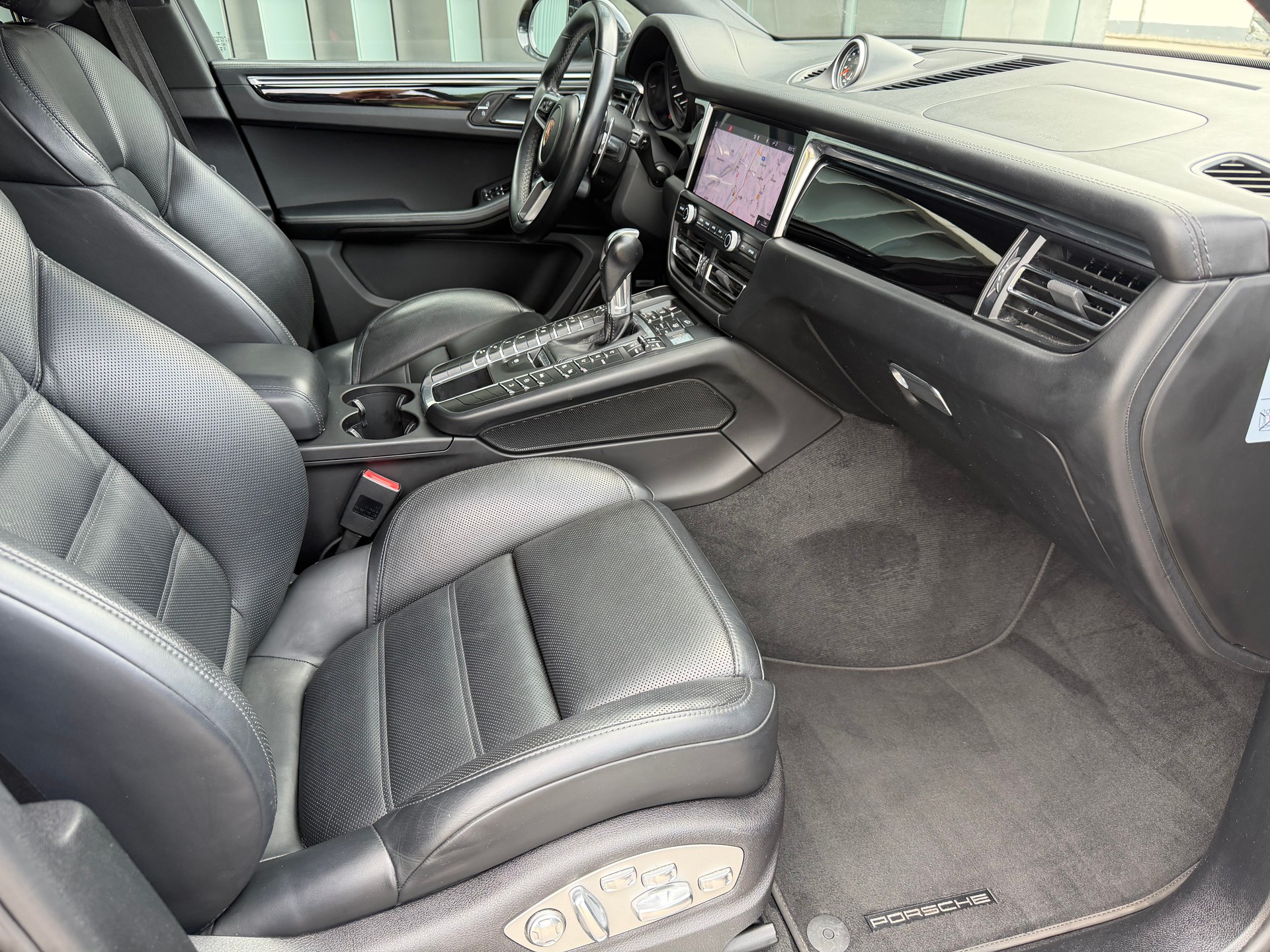 PORSCHE Macan S PDK-image-15