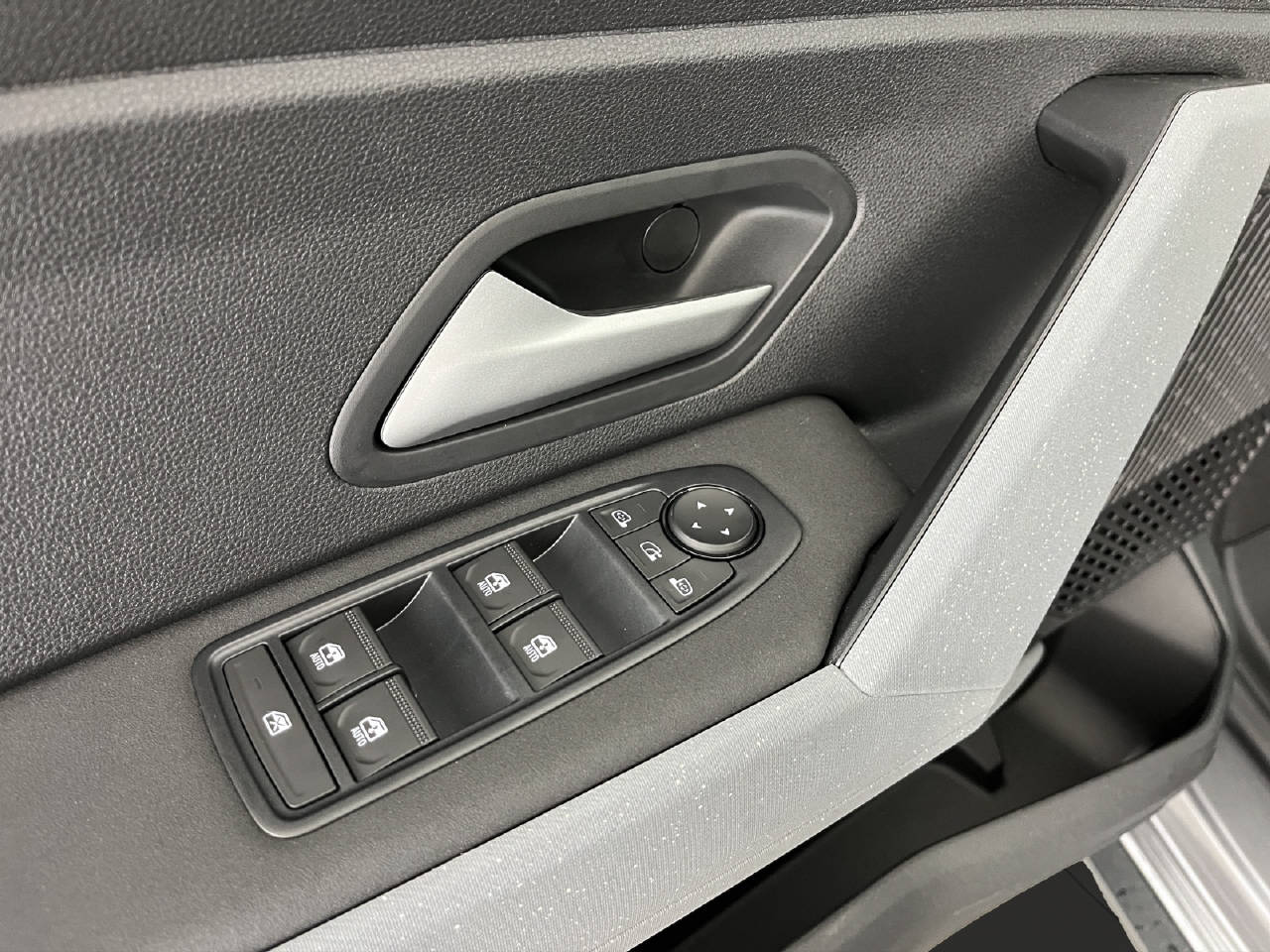 DACIA Duster 1.2 Hybrid Journey 4WD-image-12