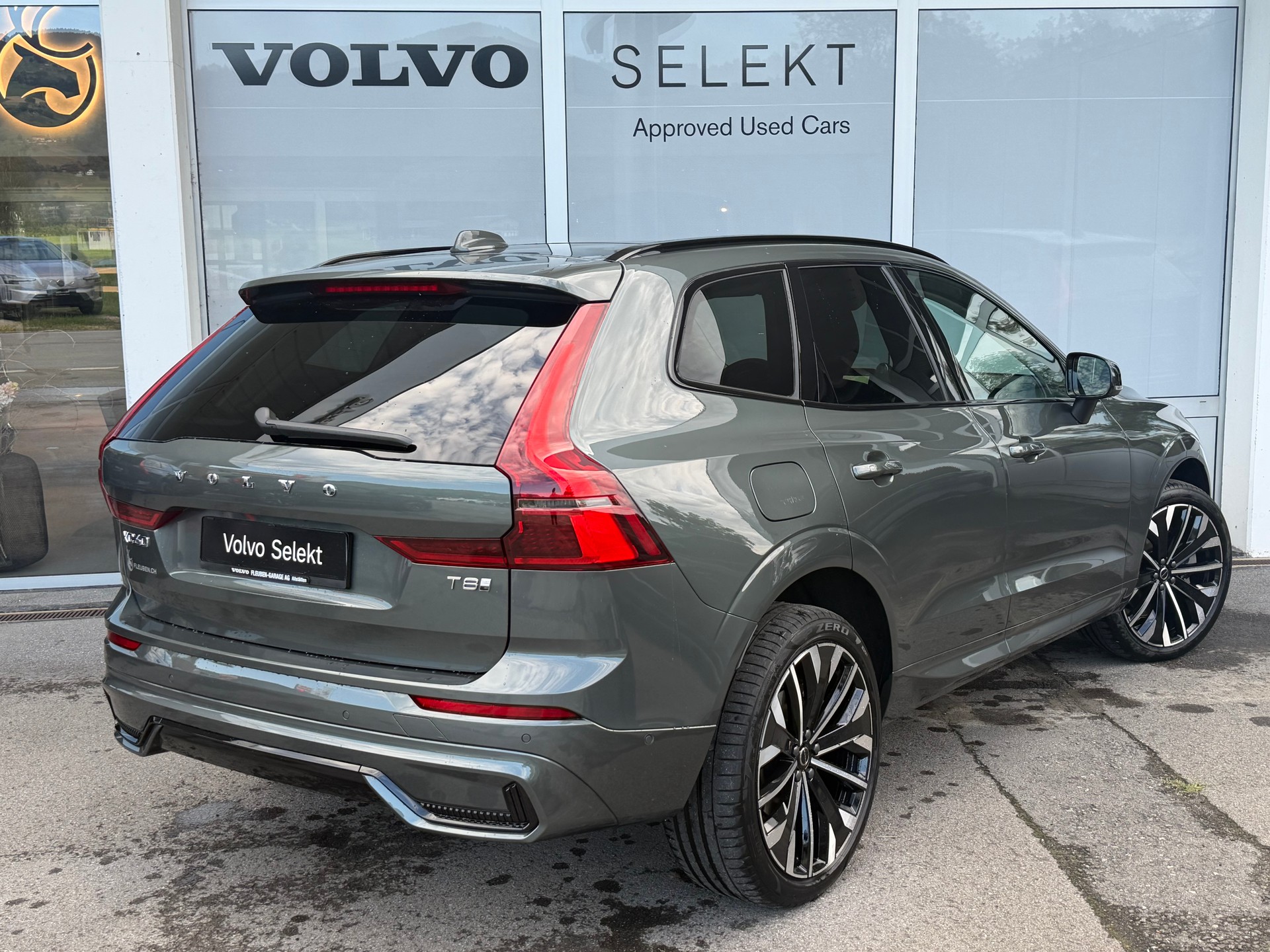 VOLVO XC60 T8 eAWD Ultra Dark Geartronic-showroom-element-1