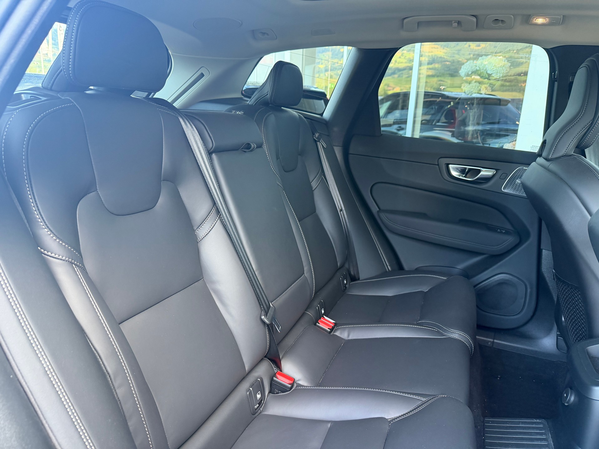 VOLVO XC60 T8 eAWD Ultra Dark Geartronic-image-5