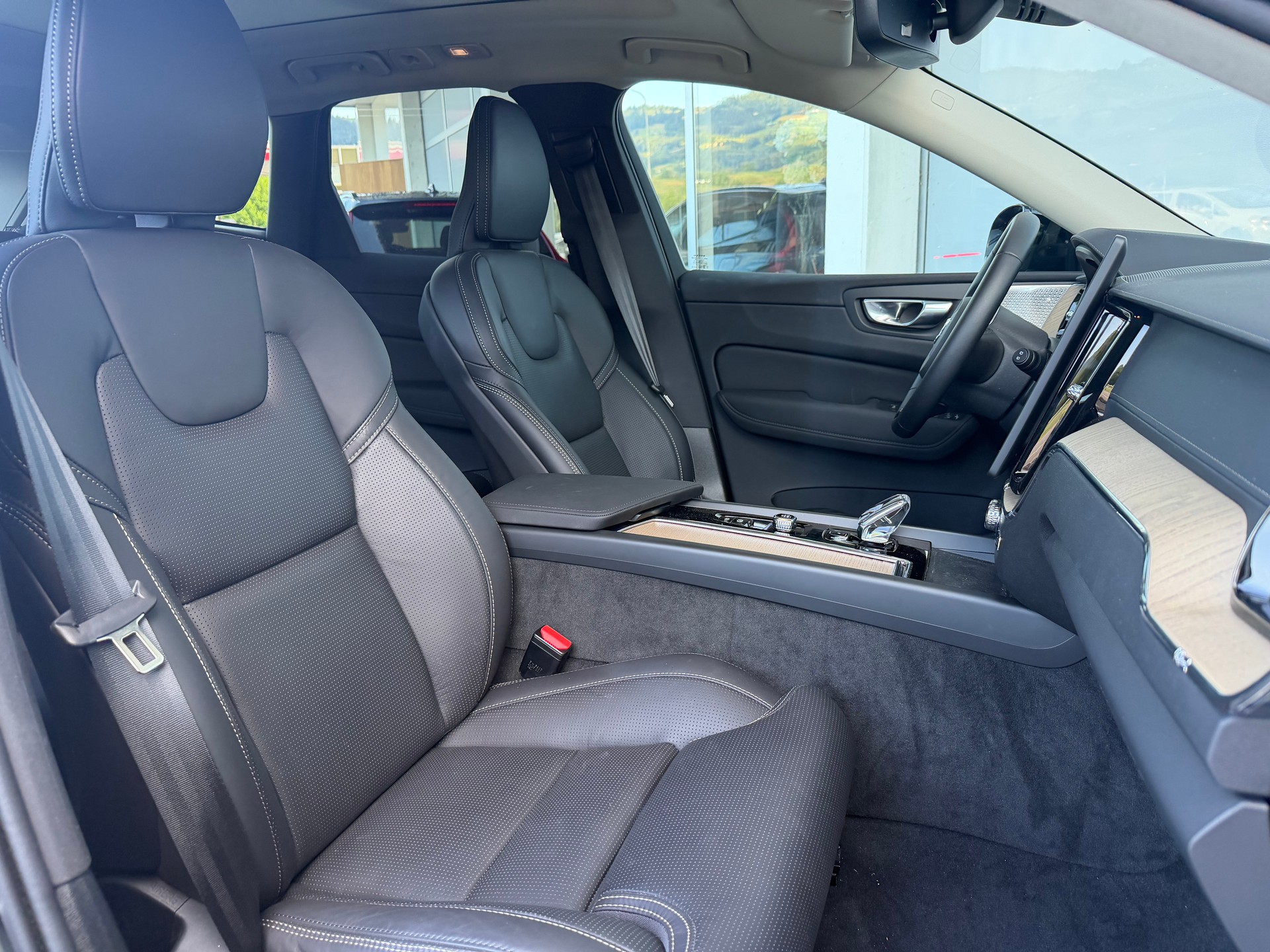 VOLVO XC60 T8 eAWD Ultra Dark Geartronic-showroom-element-3