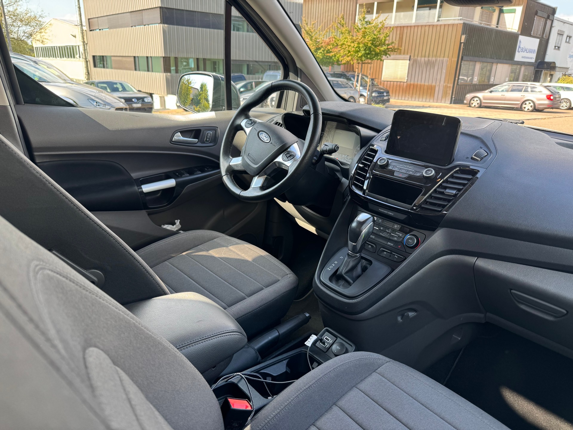 FORD Tourneo Connect 1.5 EcoBlue Titanium Automat-image-7
