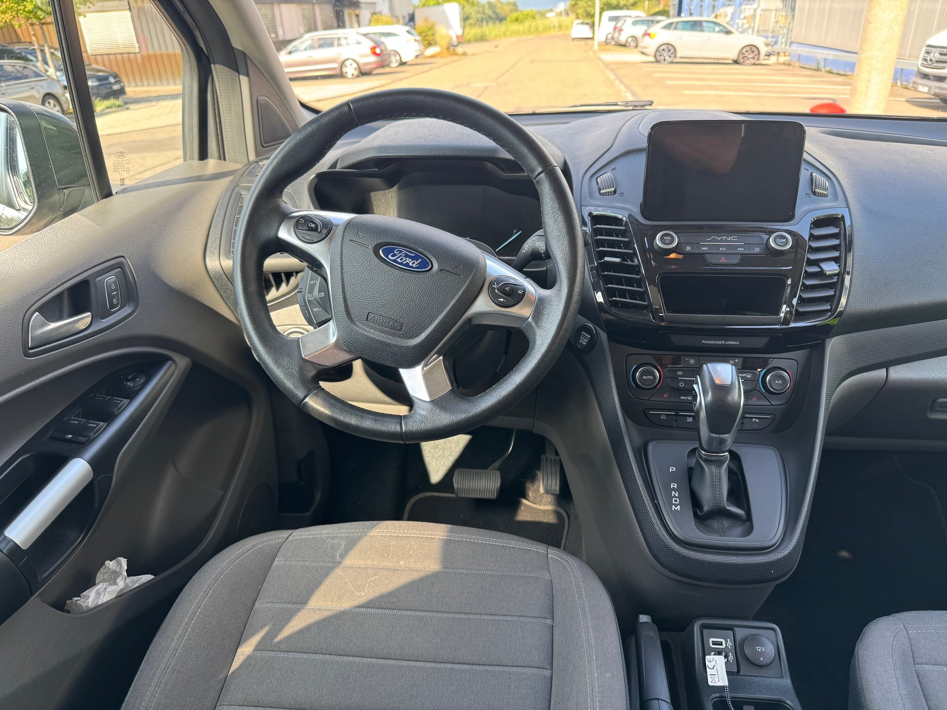 FORD Tourneo Connect 1.5 EcoBlue Titanium Automat-image-8