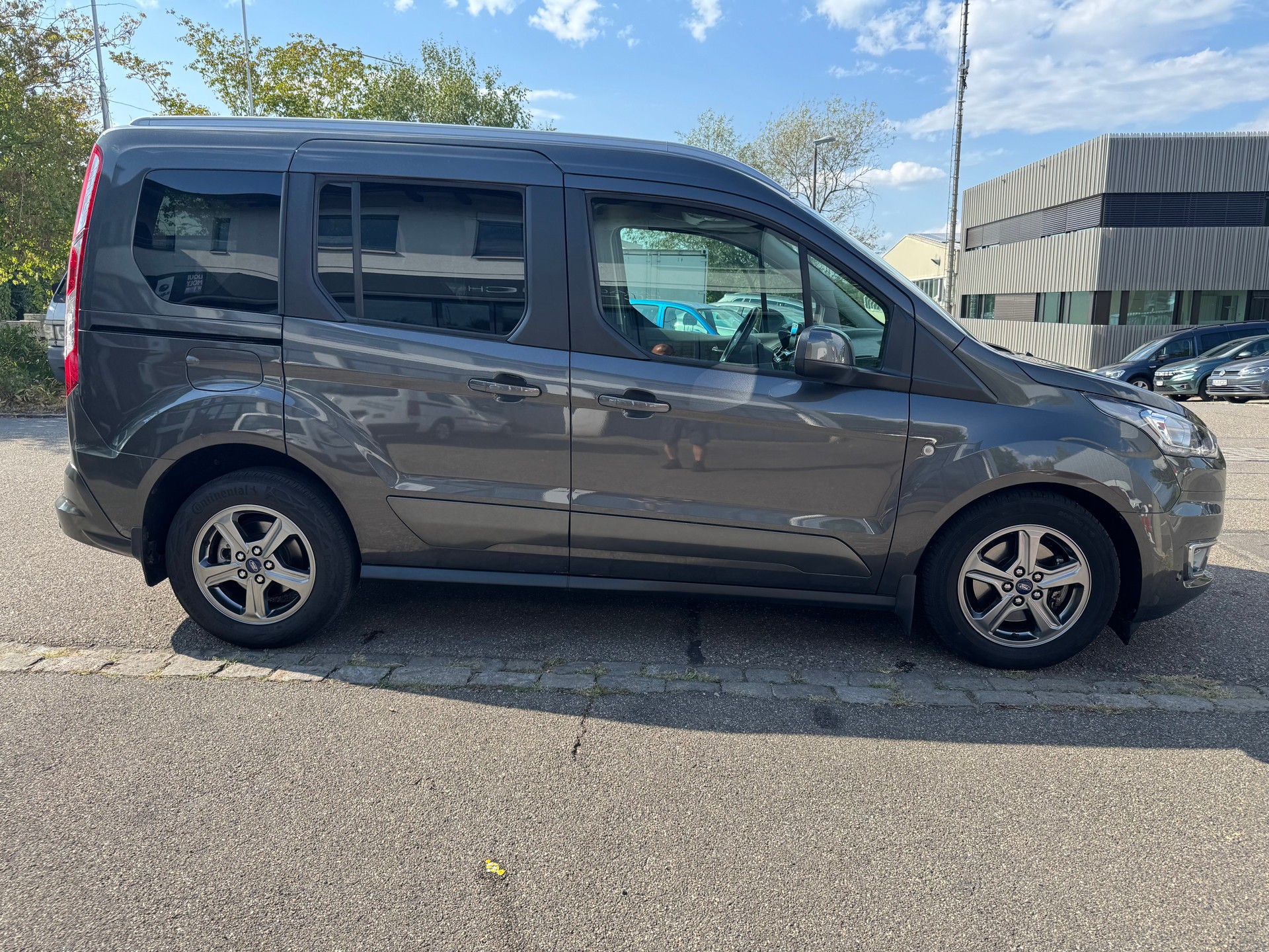FORD Tourneo Connect 1.5 EcoBlue Titanium Automat-image-3