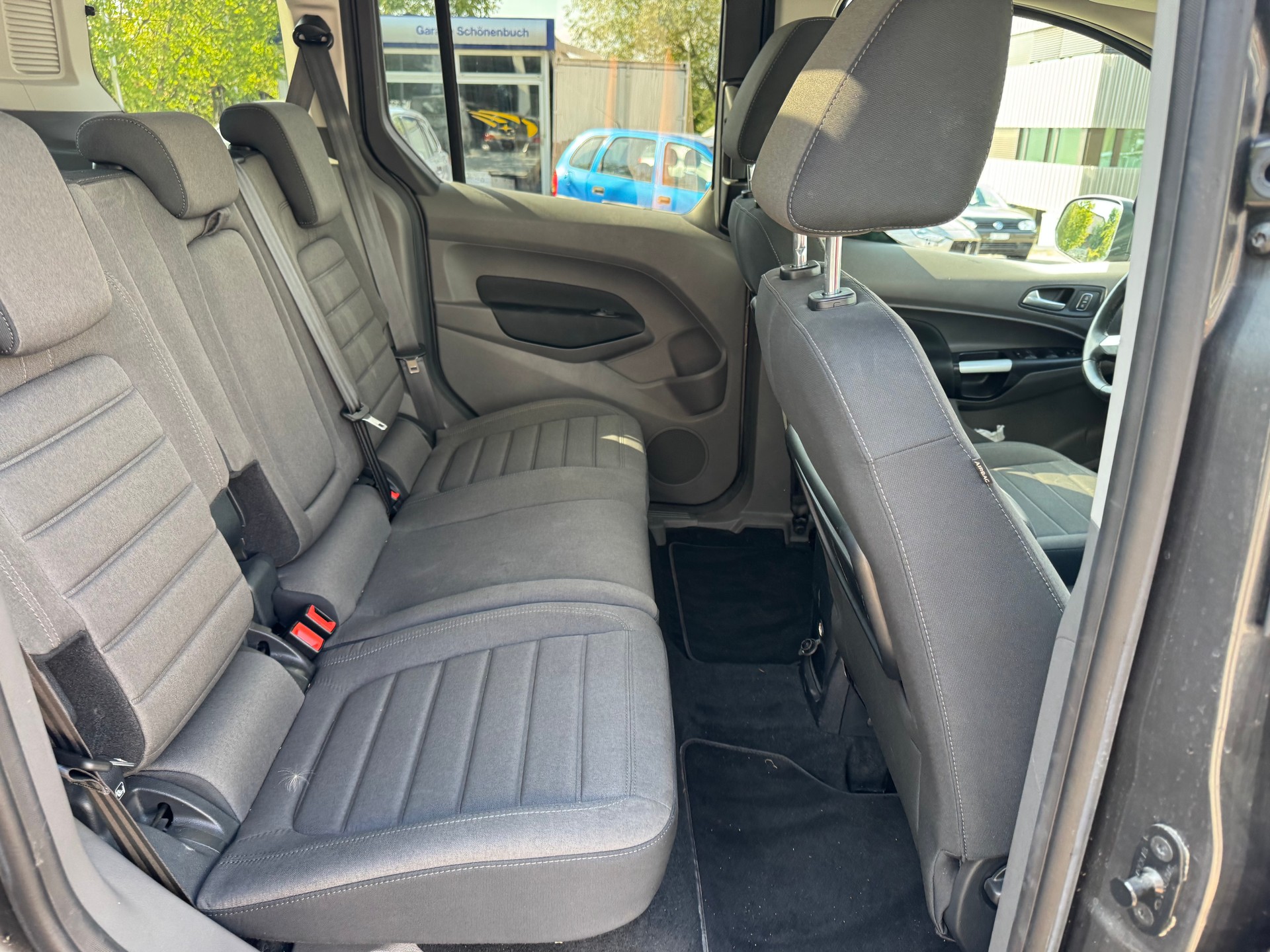 FORD Tourneo Connect 1.5 EcoBlue Titanium Automat-image-6