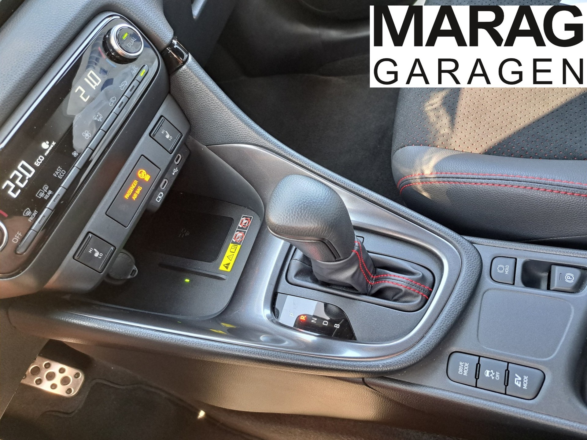 TOYOTA Yaris 1.5 GR Sport e-CVT-image-12