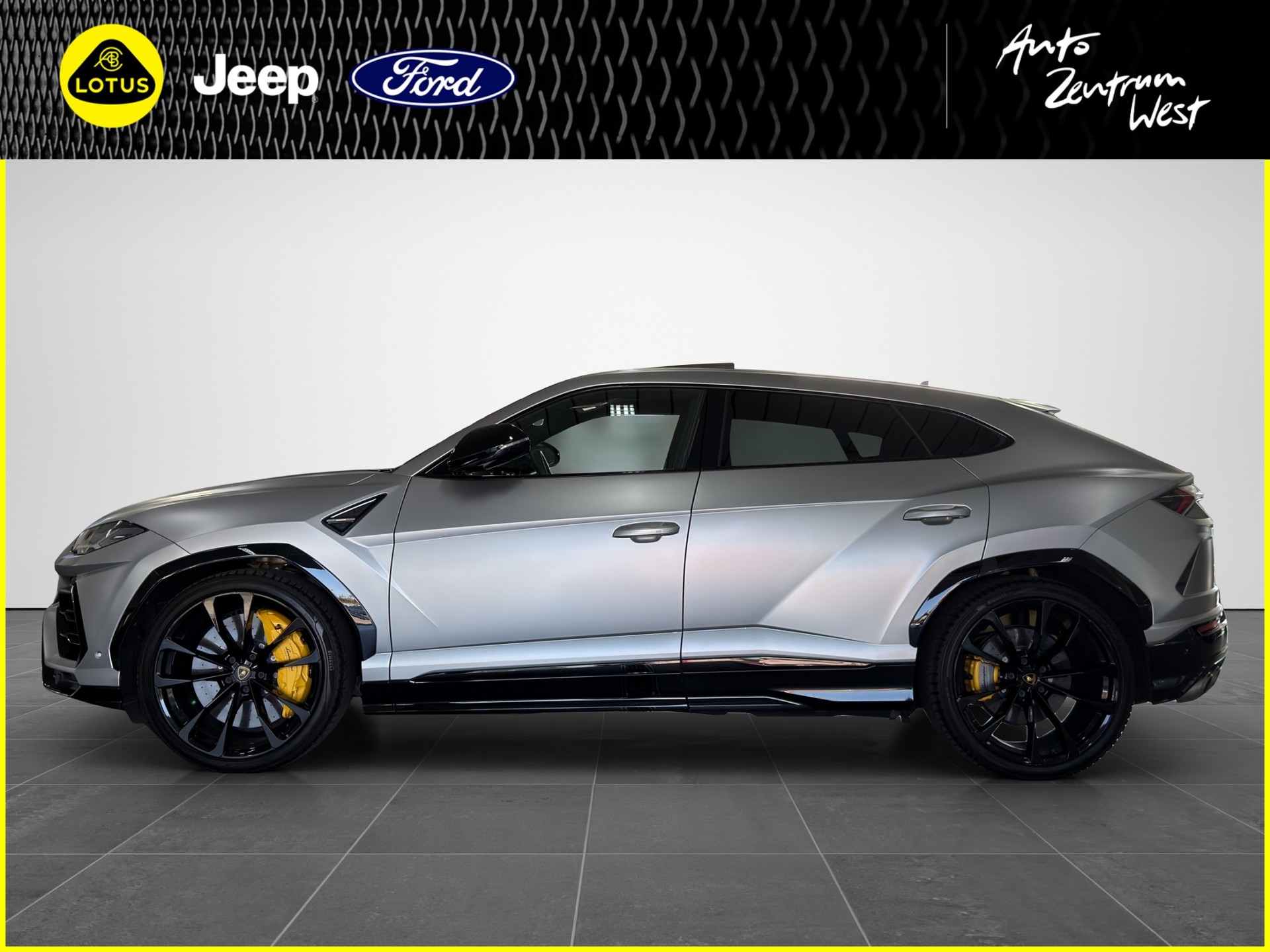 LAMBORGHINI Urus-showroom-element-1