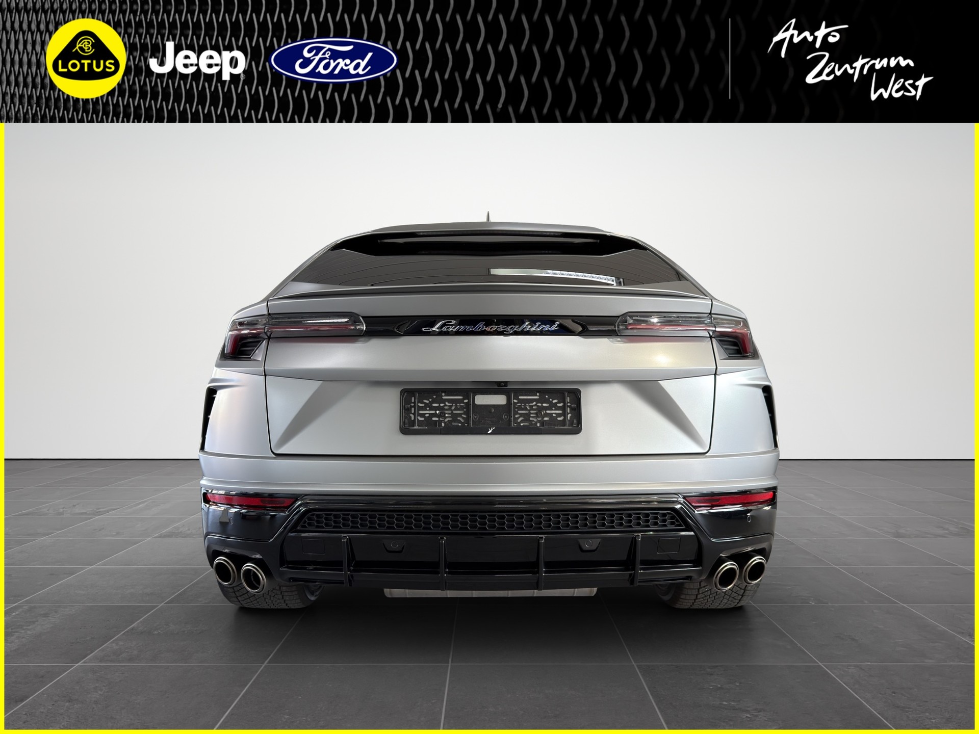 LAMBORGHINI Urus-showroom-element-3
