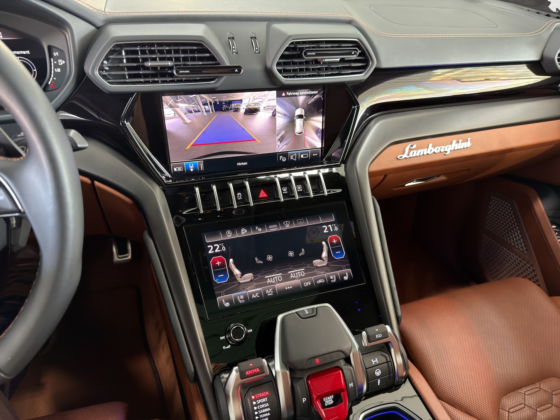 LAMBORGHINI Urus-image-11