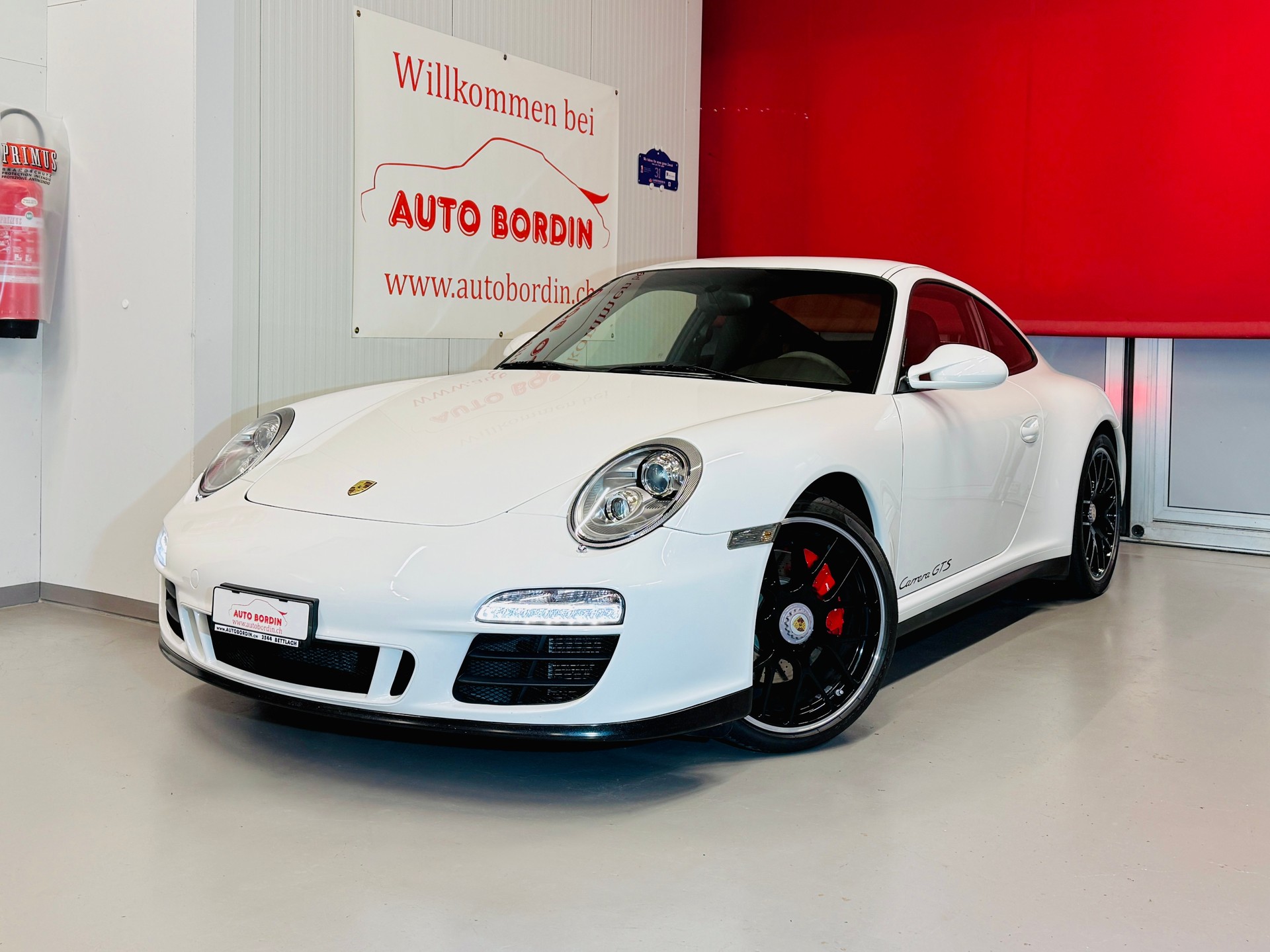 PORSCHE 911 Carrera GTS PDK „Carraraweiss“ Alcantara / Centerlock / Sport Chrono & -auspuff