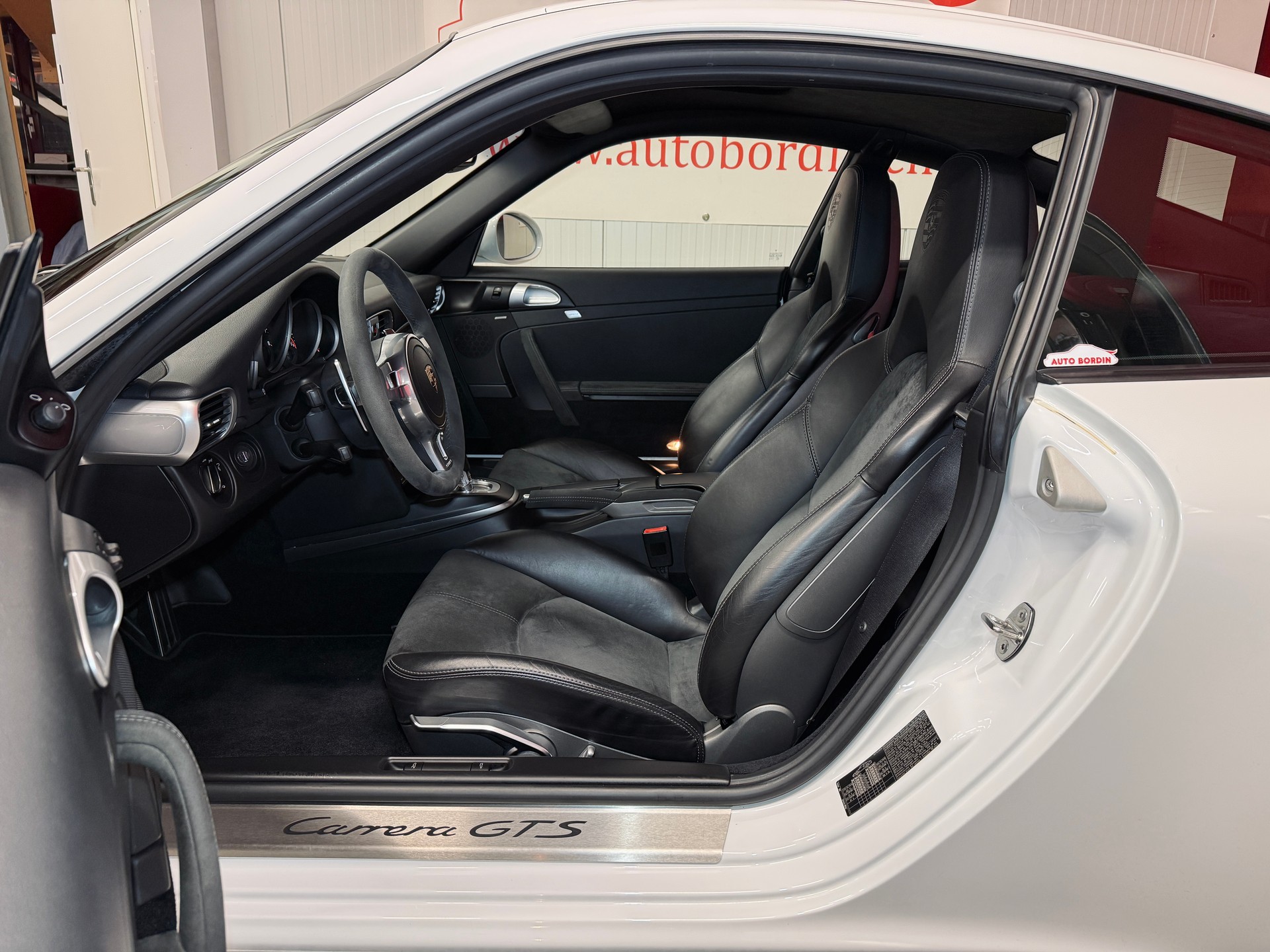 PORSCHE 911 Carrera GTS PDK „Carraraweiss“ Alcantara / Centerlock / Sport Chrono & -auspuff-image-4