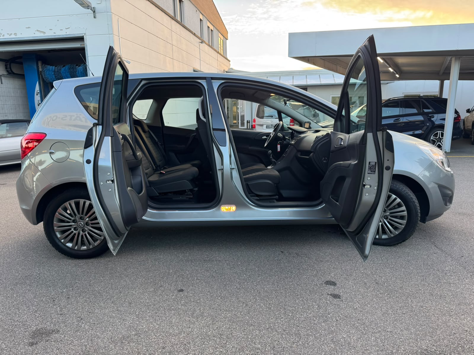 OPEL Meriva 1.4 Turbo Active Edition-image-6