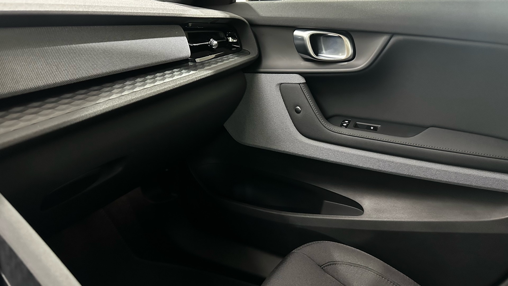 POLESTAR 2 Standard Range Single Motor-image-10