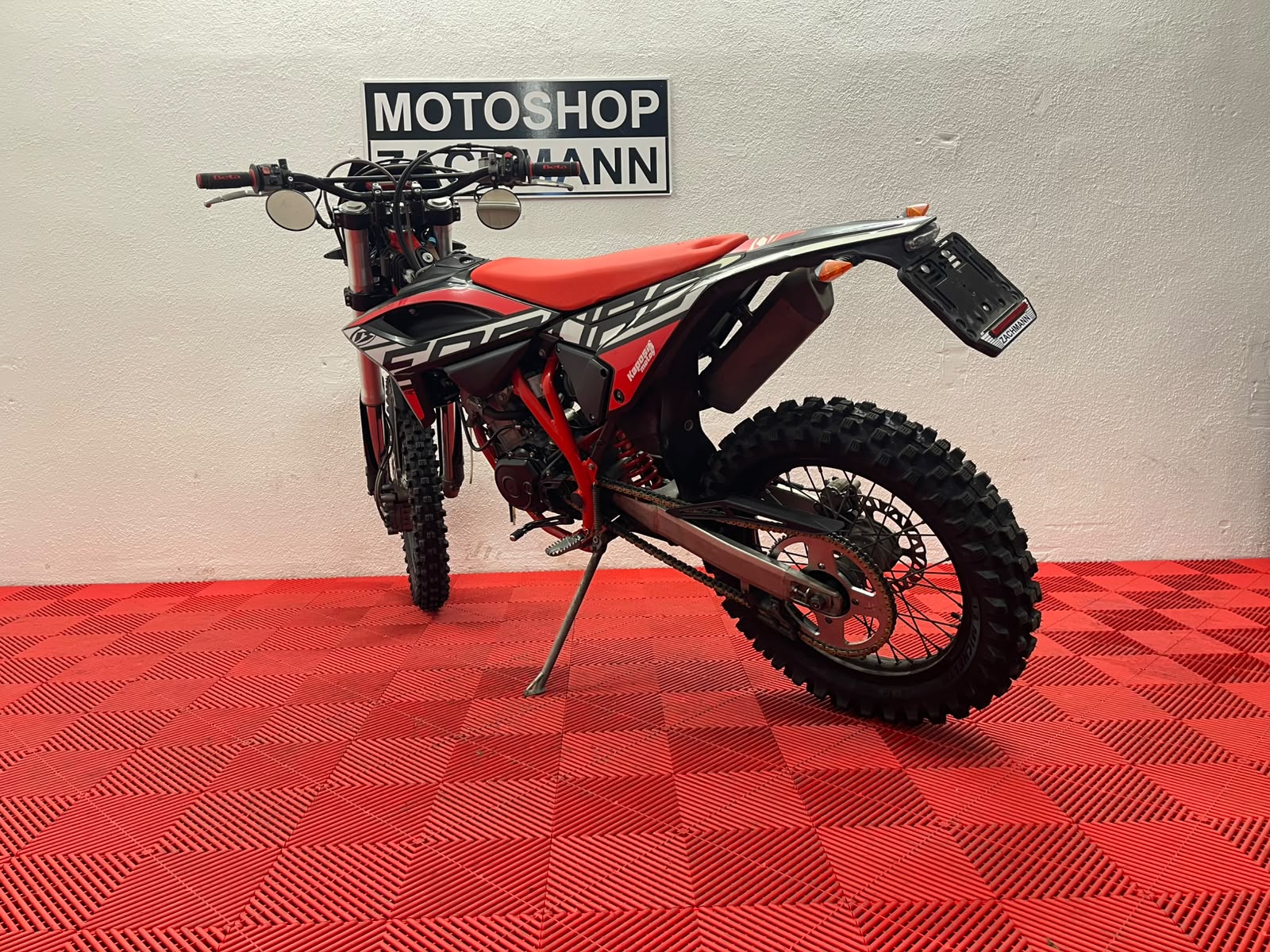 BETA RR 125-4T LC Enduro-image-4