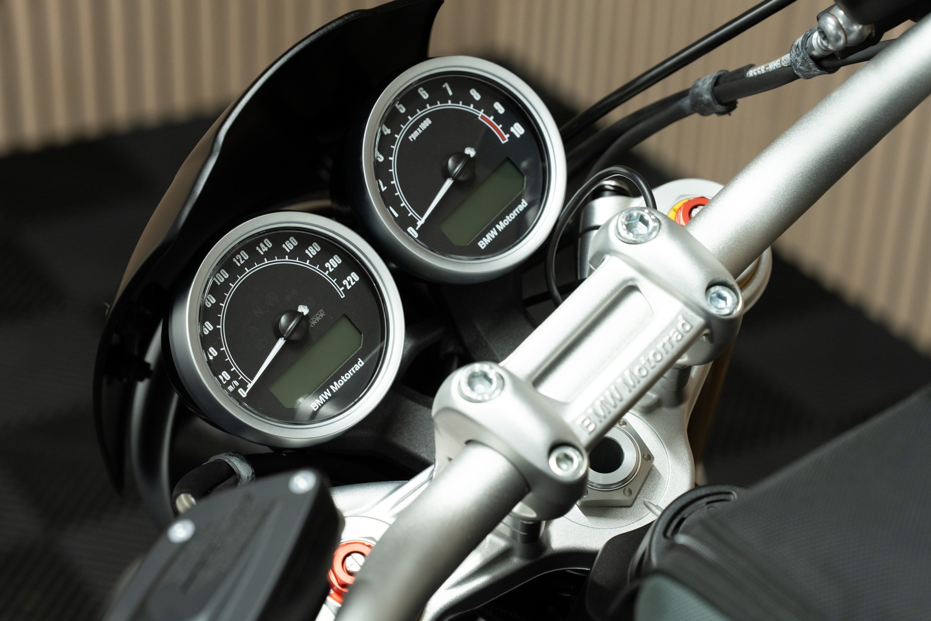 BMW R nineT-image-2