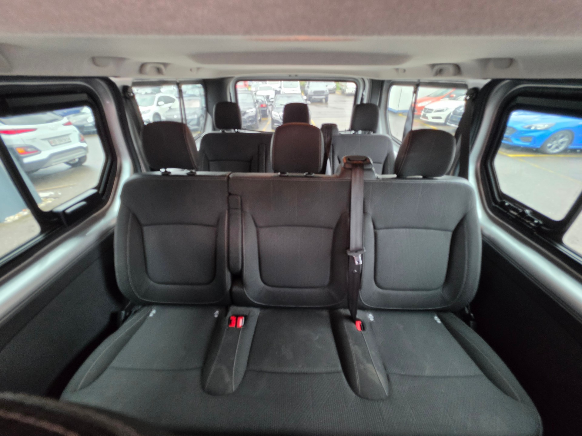 RENAULT Trafic ENERGY dCi 145 Grand Passenger Dynamique-image-12
