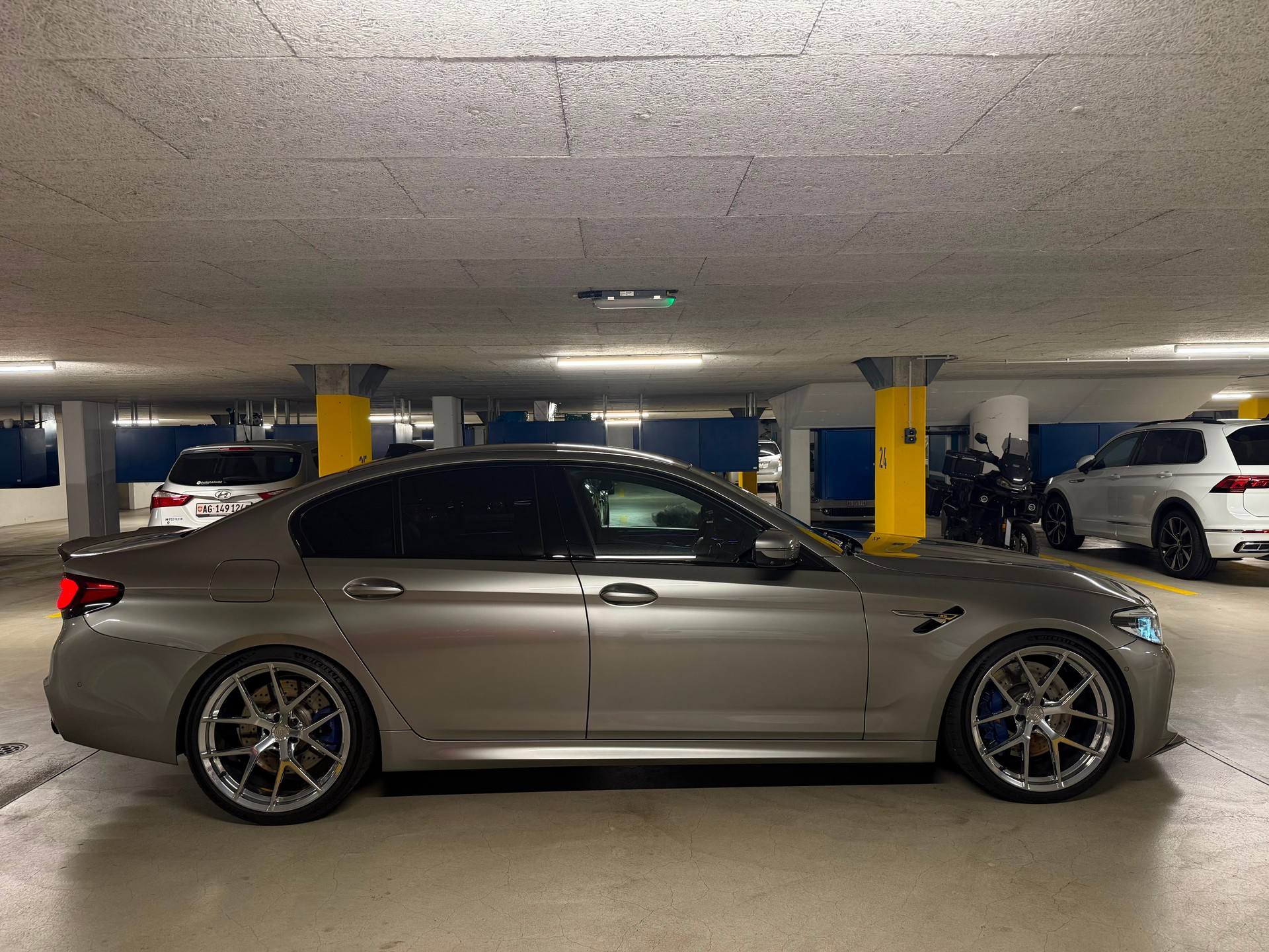 BMW M5 xDrive Competition Drivelogic **Ohne OPF**-showroom-element-3