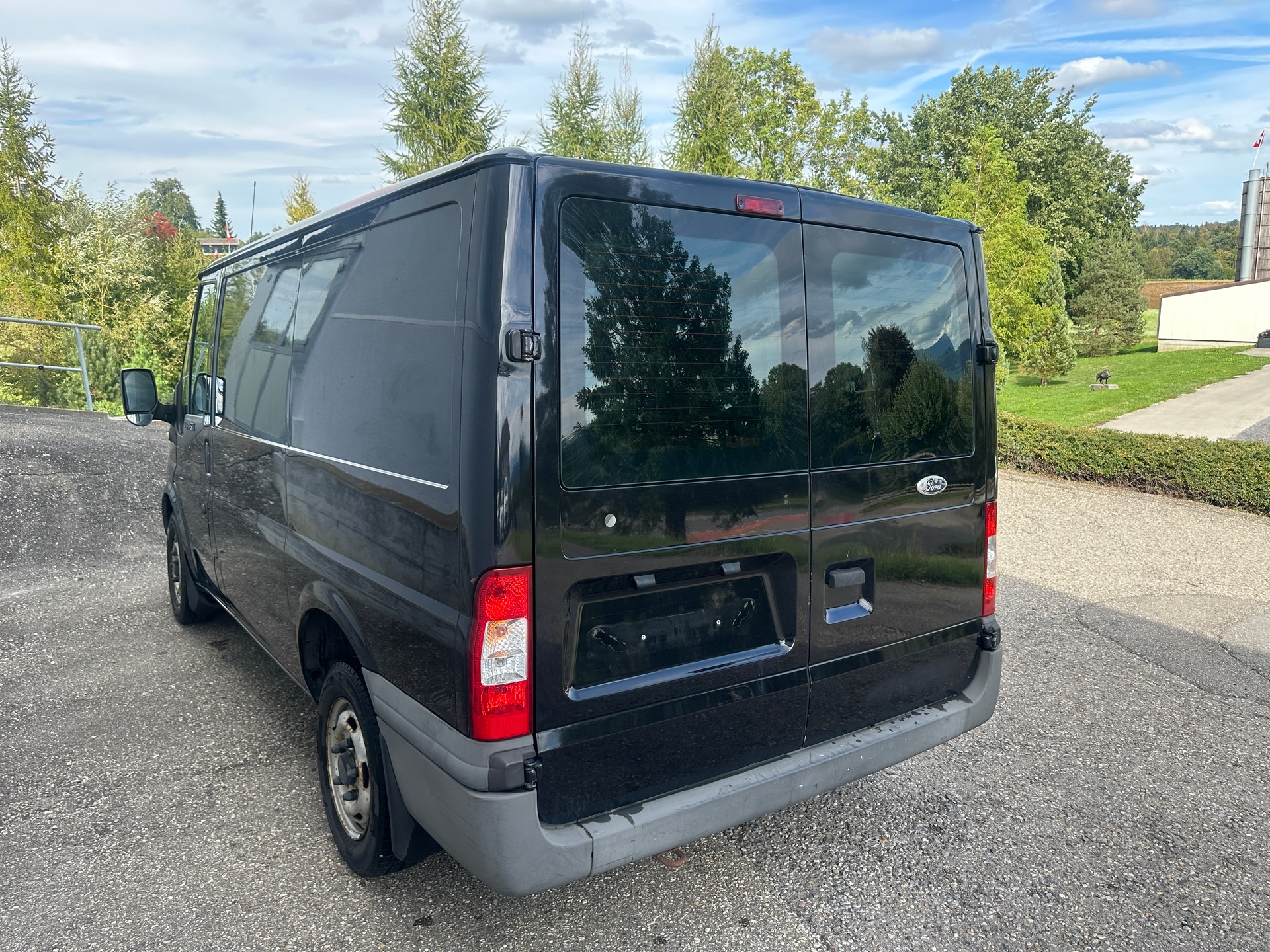 FORD Transit Van 260S Level 2-image-2