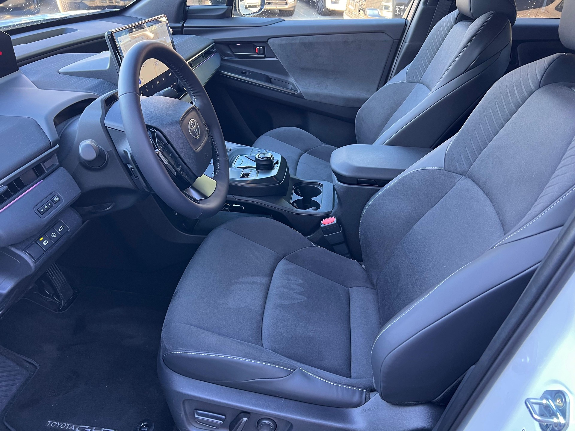 TOYOTA C-HR+ Premium AWD-image-8