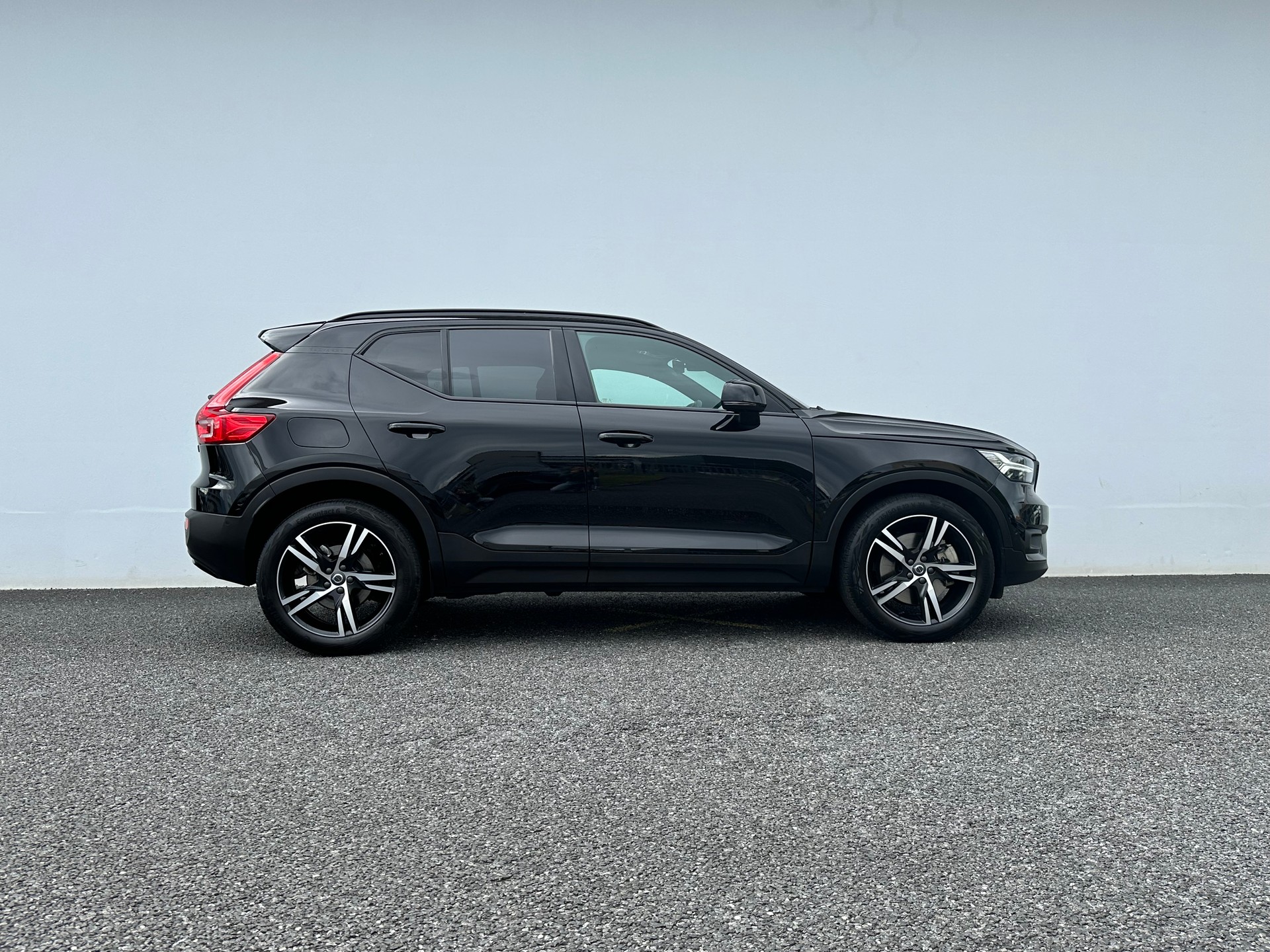 VOLVO XC40 1.5 T5 PiH R-Design-showroom-element-3