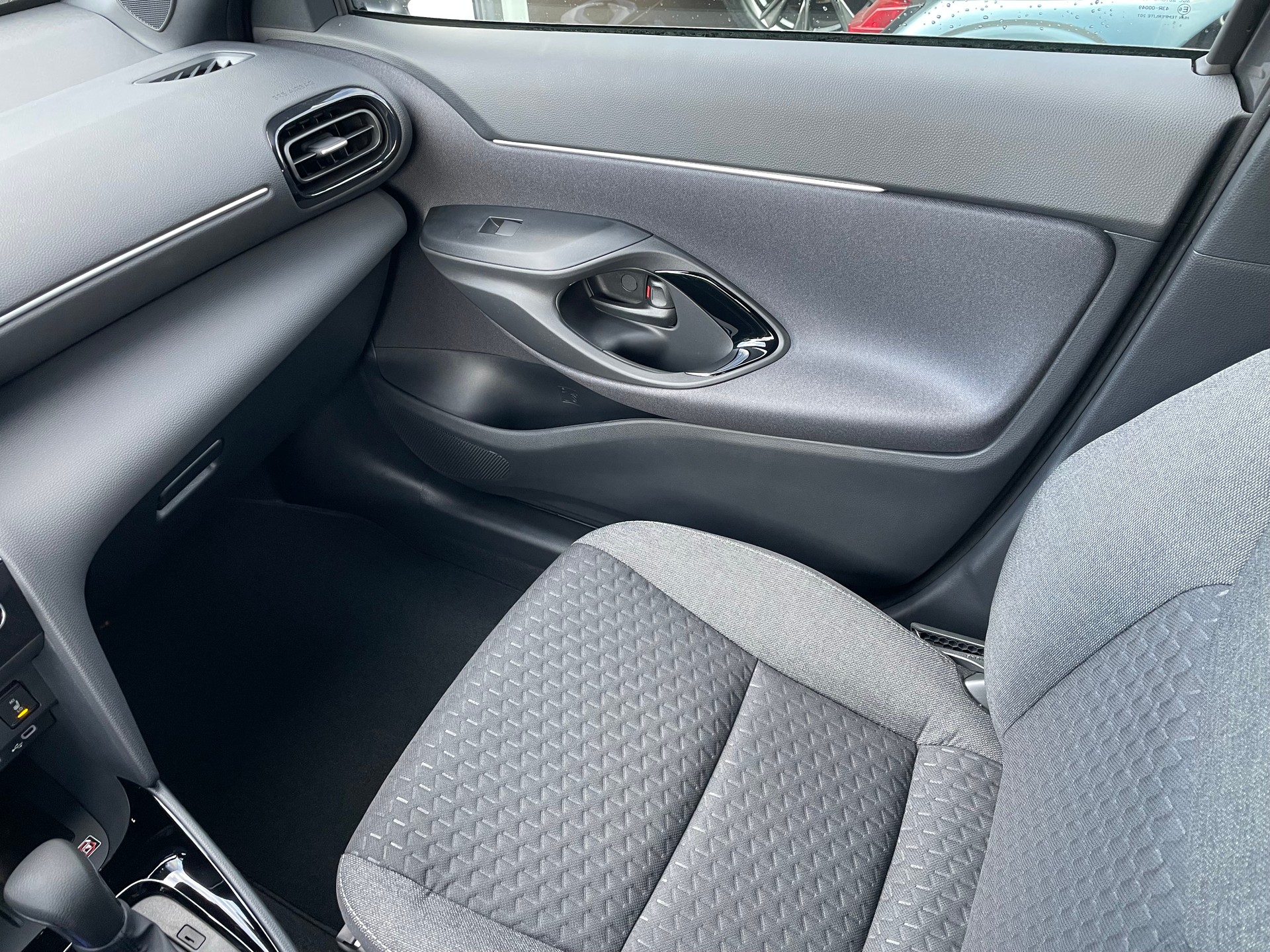 TOYOTA Yaris Cross 1.5 Trend e-CVT-image-13