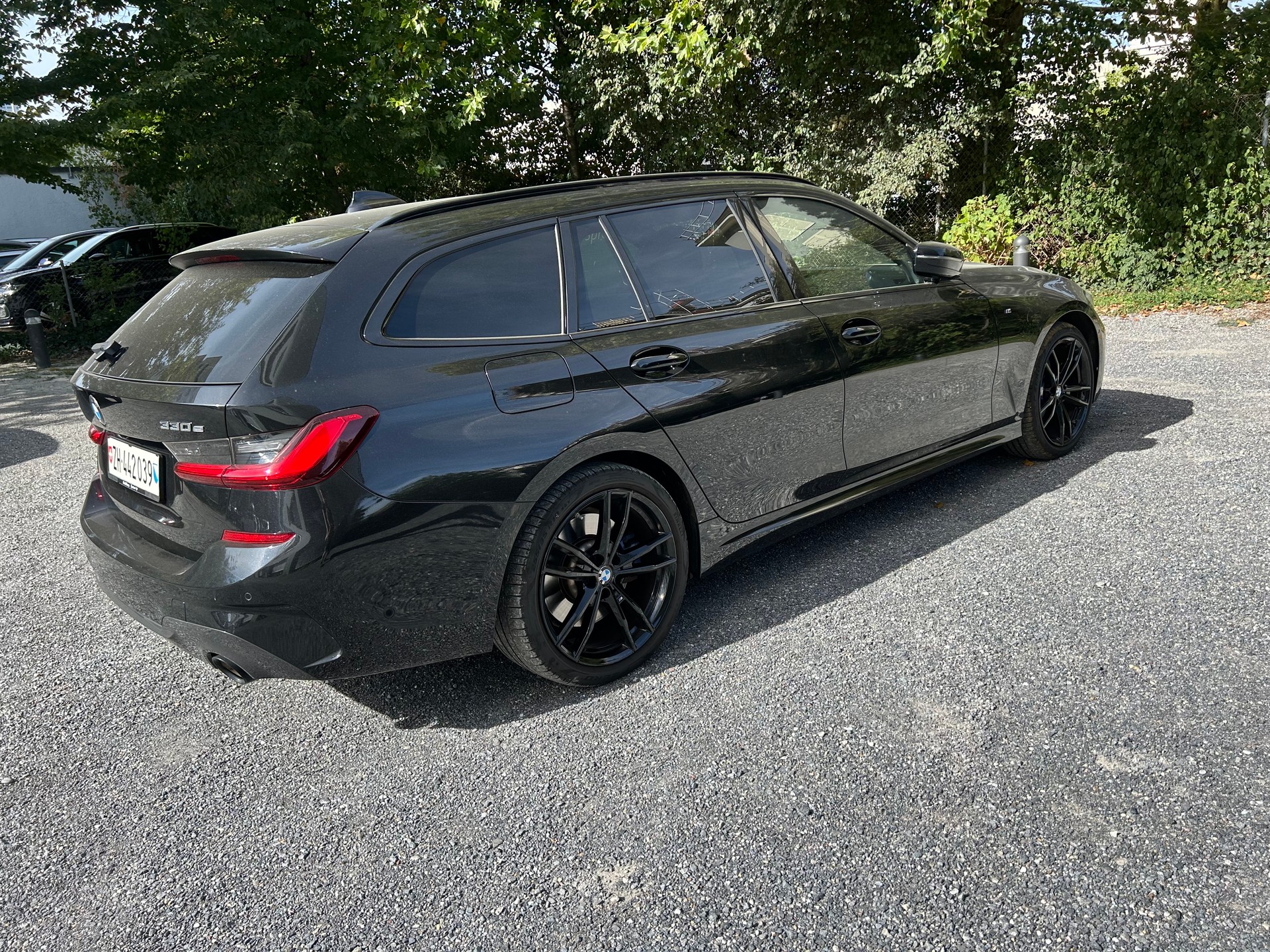 BMW 330e Touring M Sport-image-4
