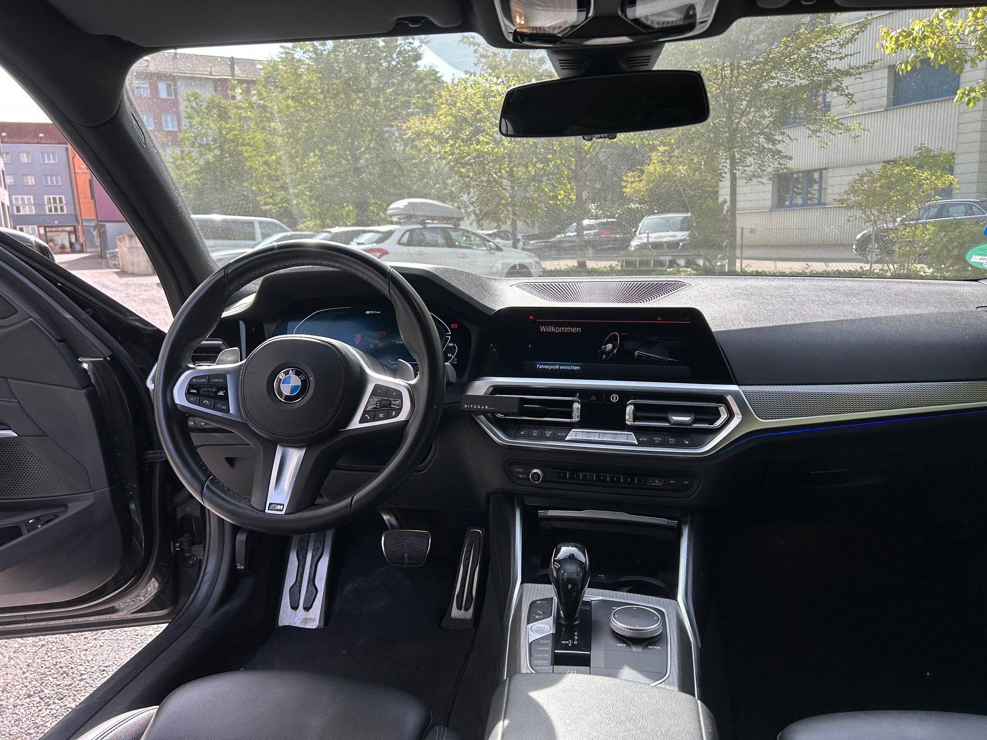 BMW 330e Touring M Sport-image-7