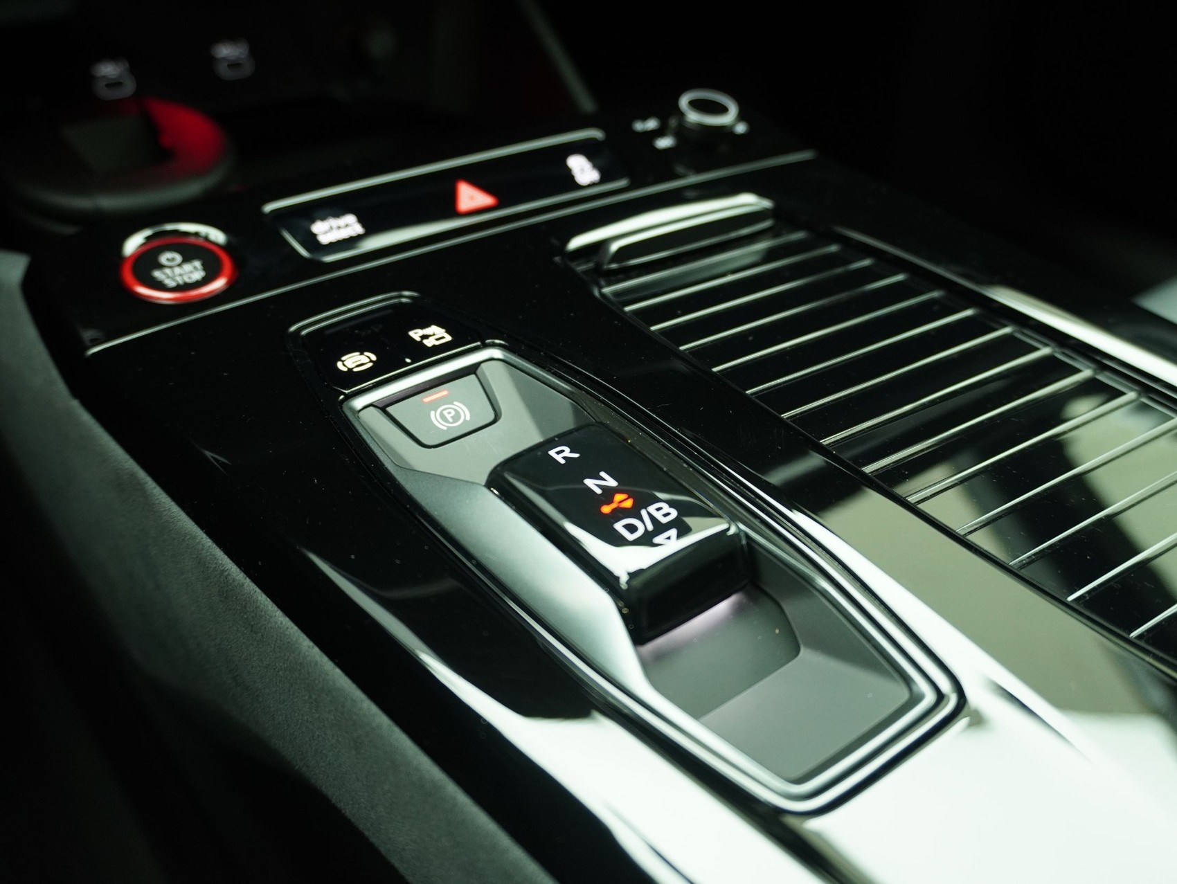 AUDI A6 e-tron Avant S line quattro **Audi Werksgarantie bis 12/2030**-image-19