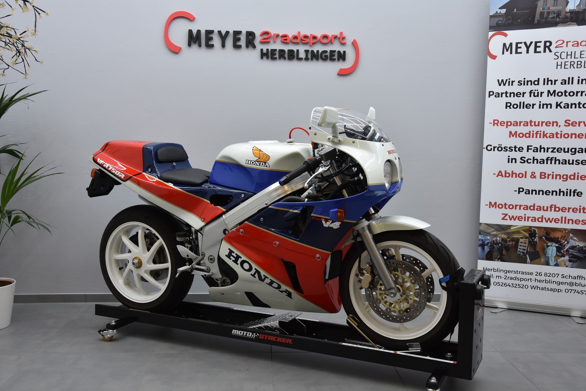 HONDA VFR 750 F R-V RC 30 Replica-image-1