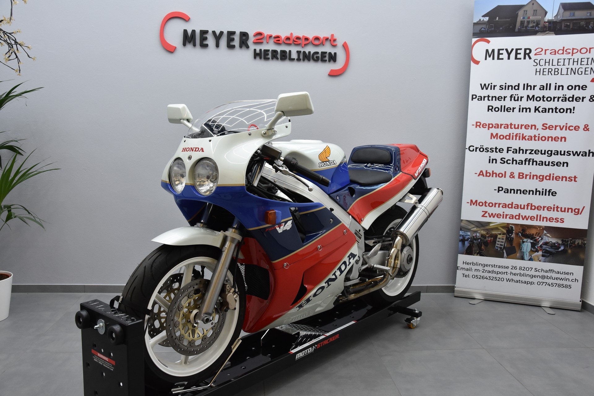 HONDA VFR 750 F R-V RC 30 Replica-image-4