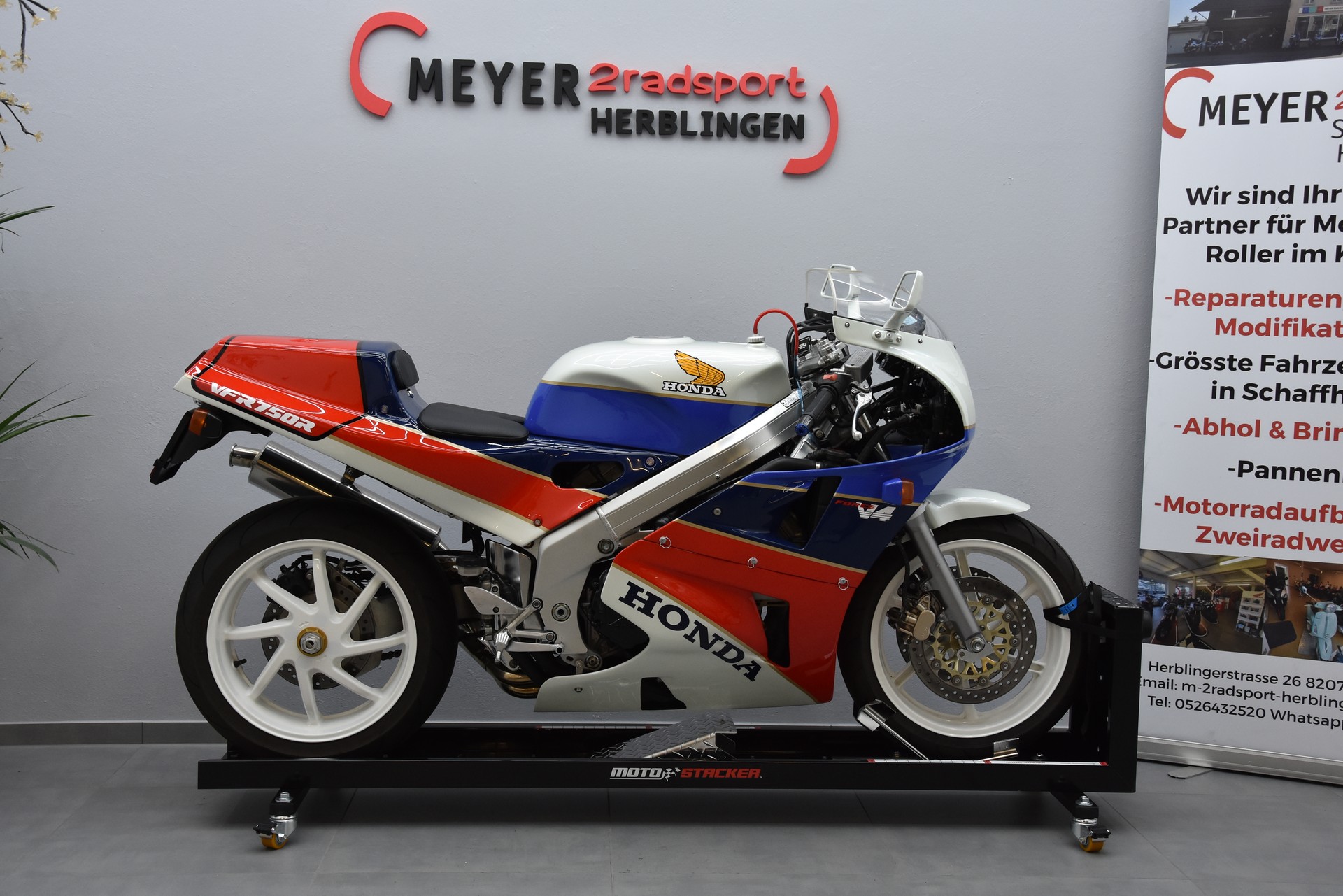 HONDA VFR 750 F R-V RC 30 Replica-image-0