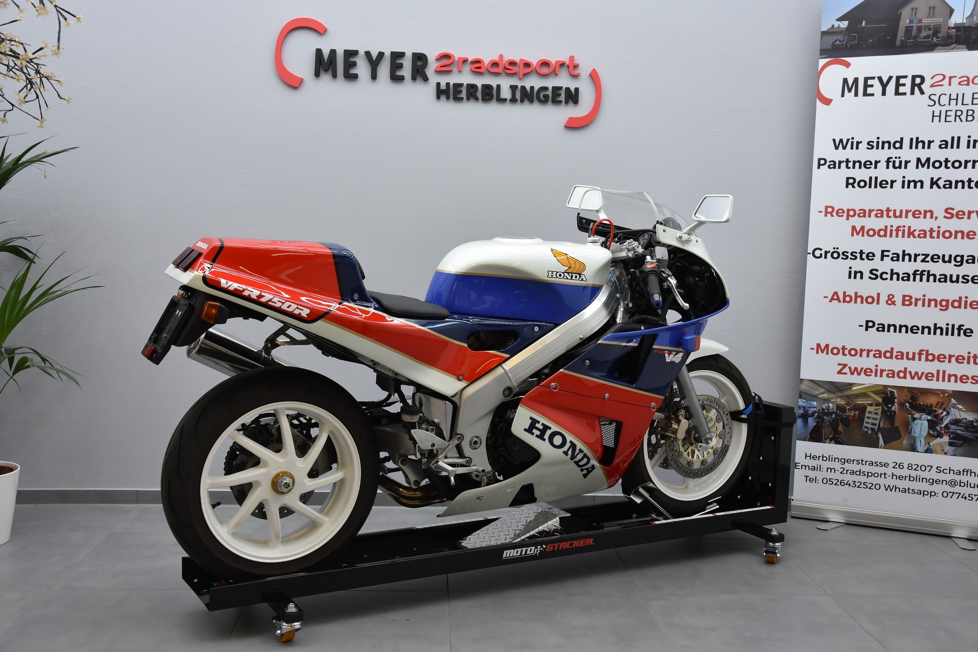 HONDA VFR 750 F R-V RC 30 Replica-image-8