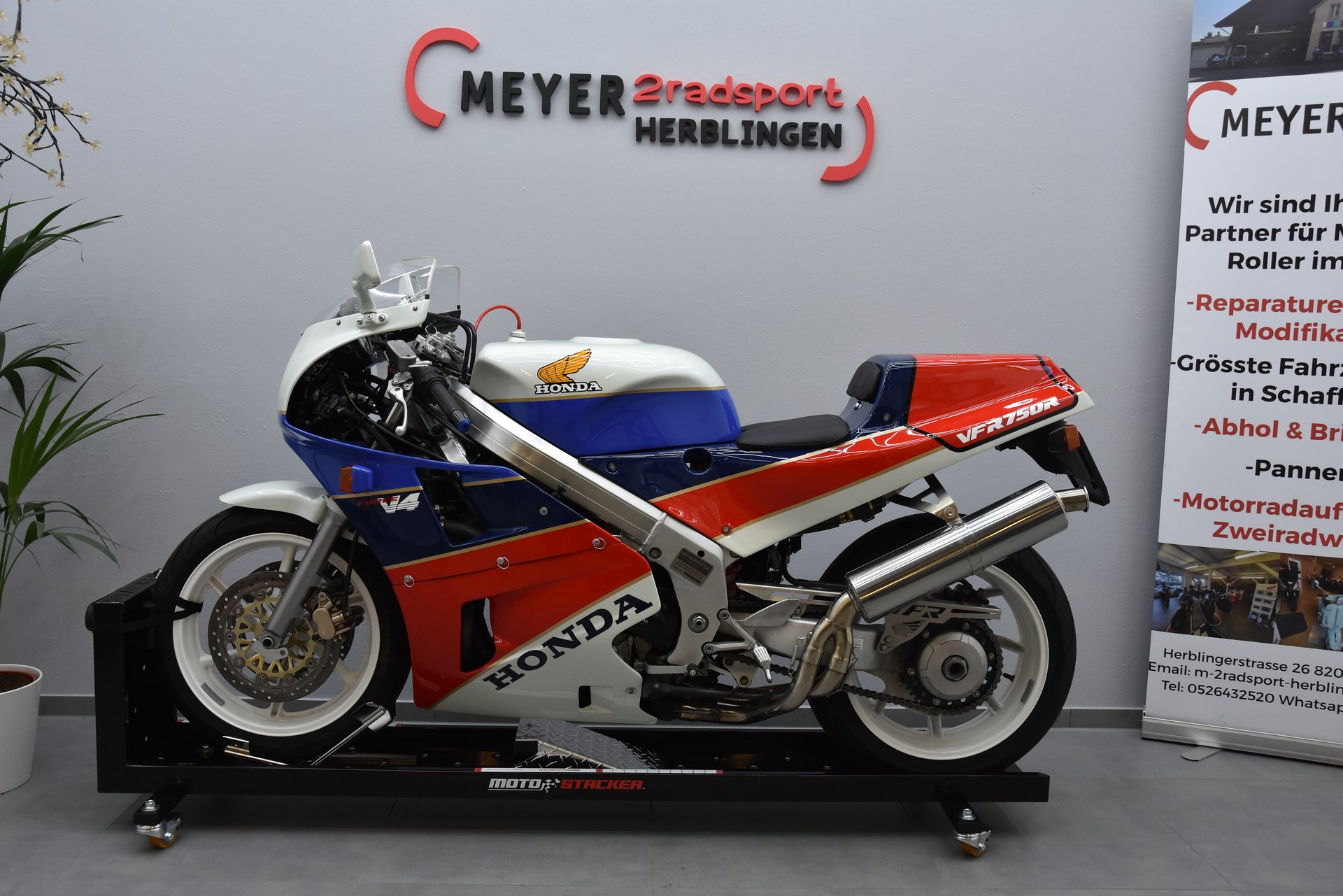 HONDA VFR 750 F R-V RC 30 Replica-image-10