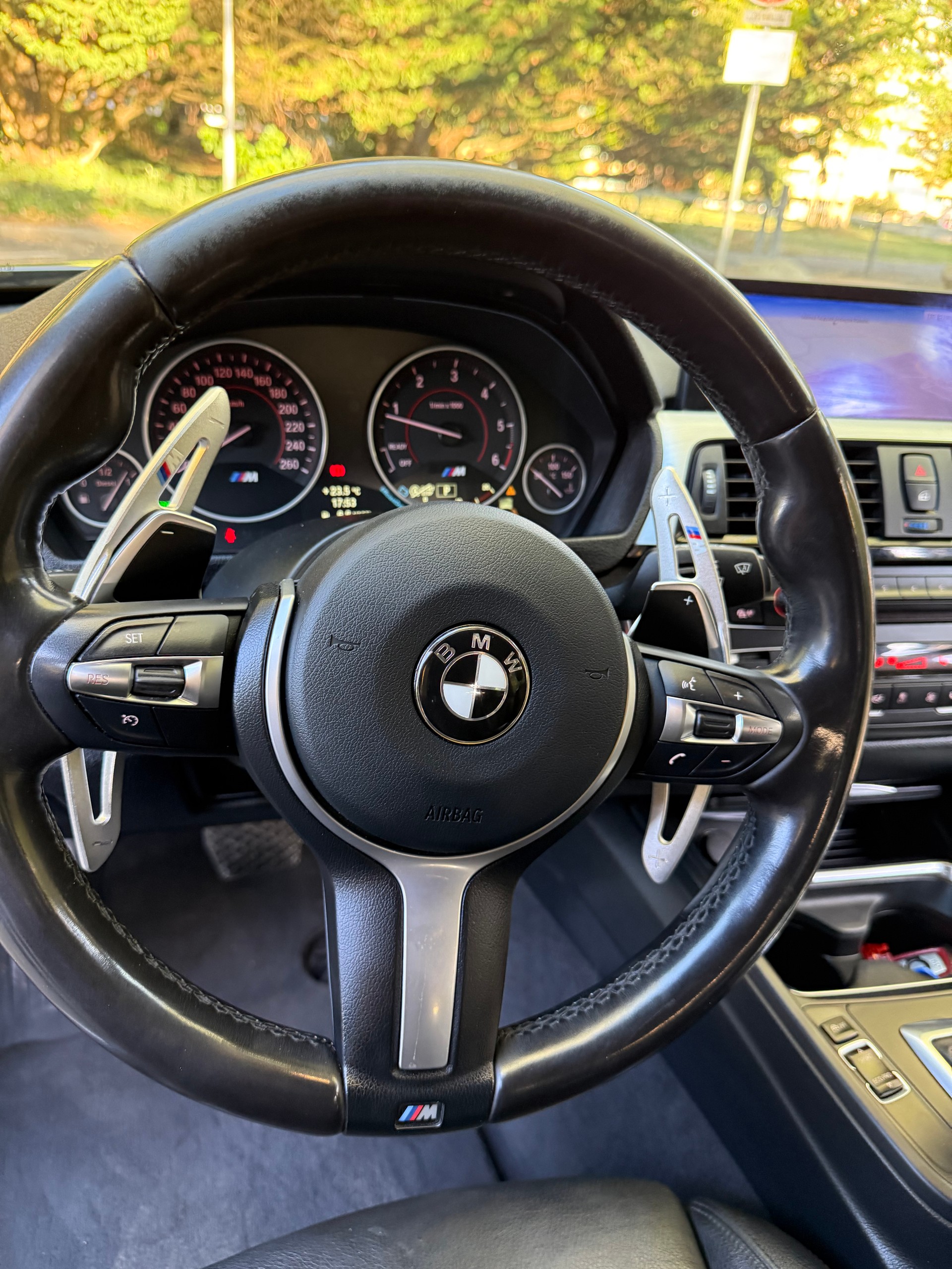 BMW 320d Touring Luxury Line Steptronic-image-18