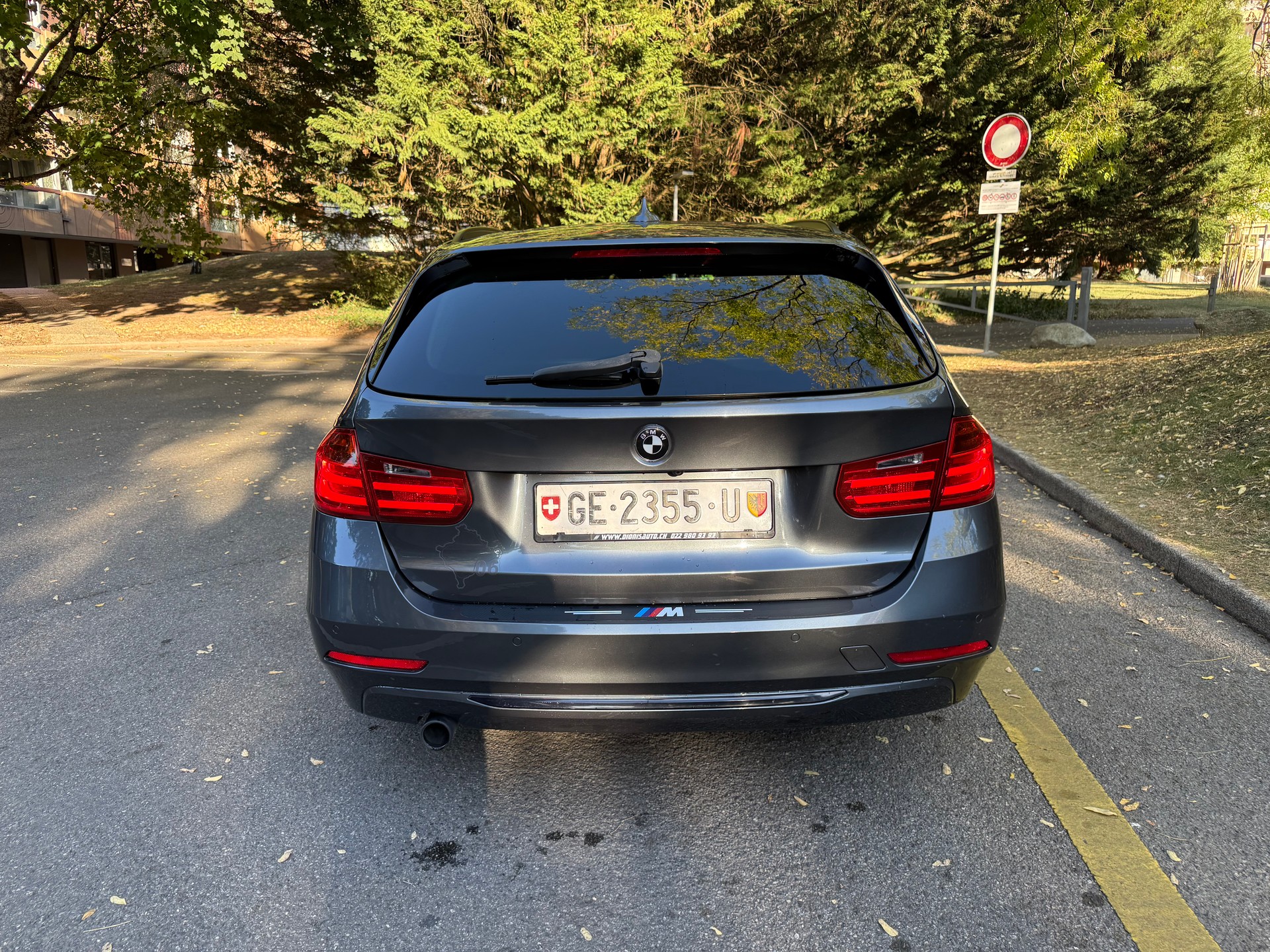 BMW 320d Touring Luxury Line Steptronic-image-4