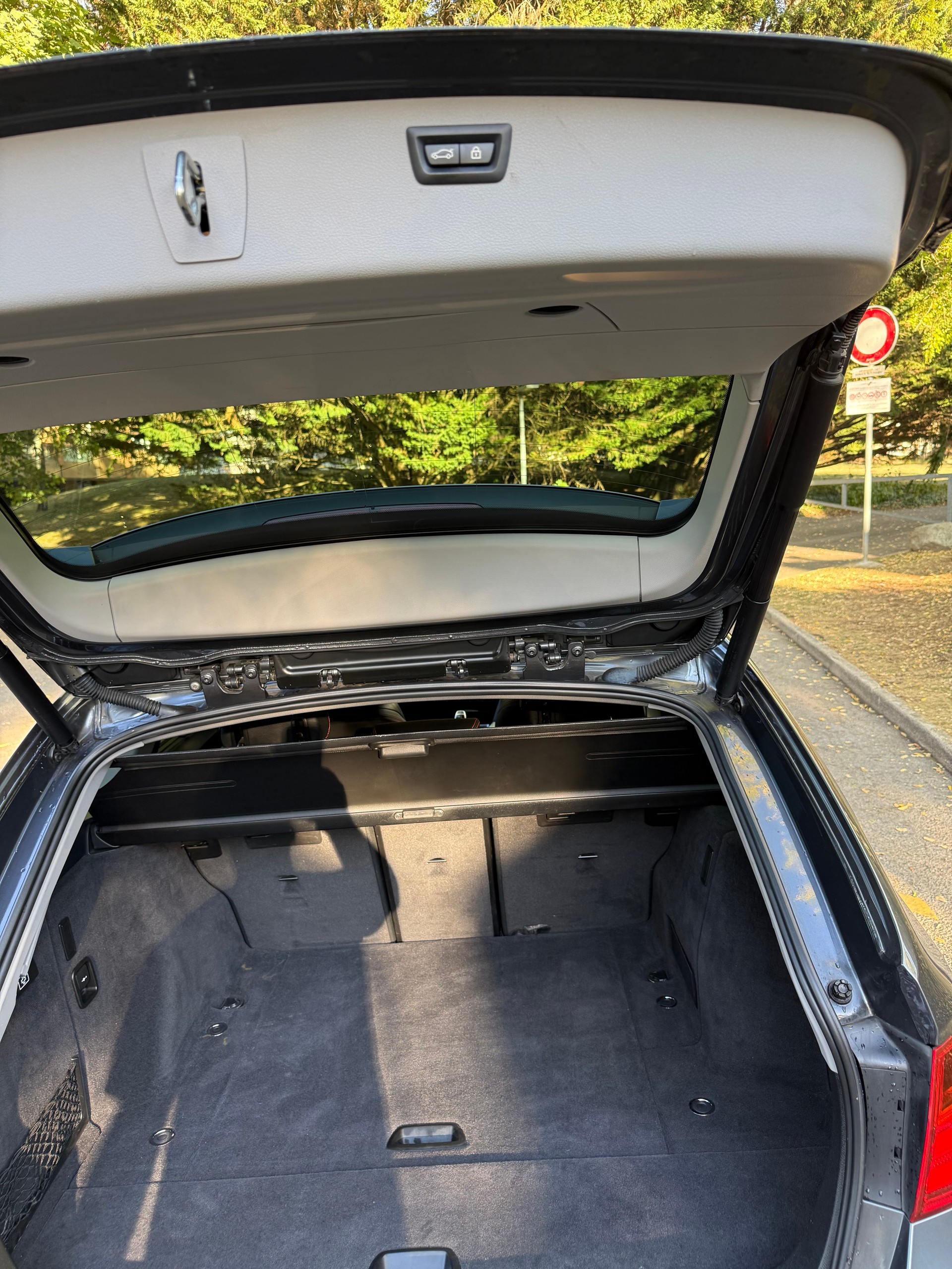 BMW 320d Touring Luxury Line Steptronic-image-10