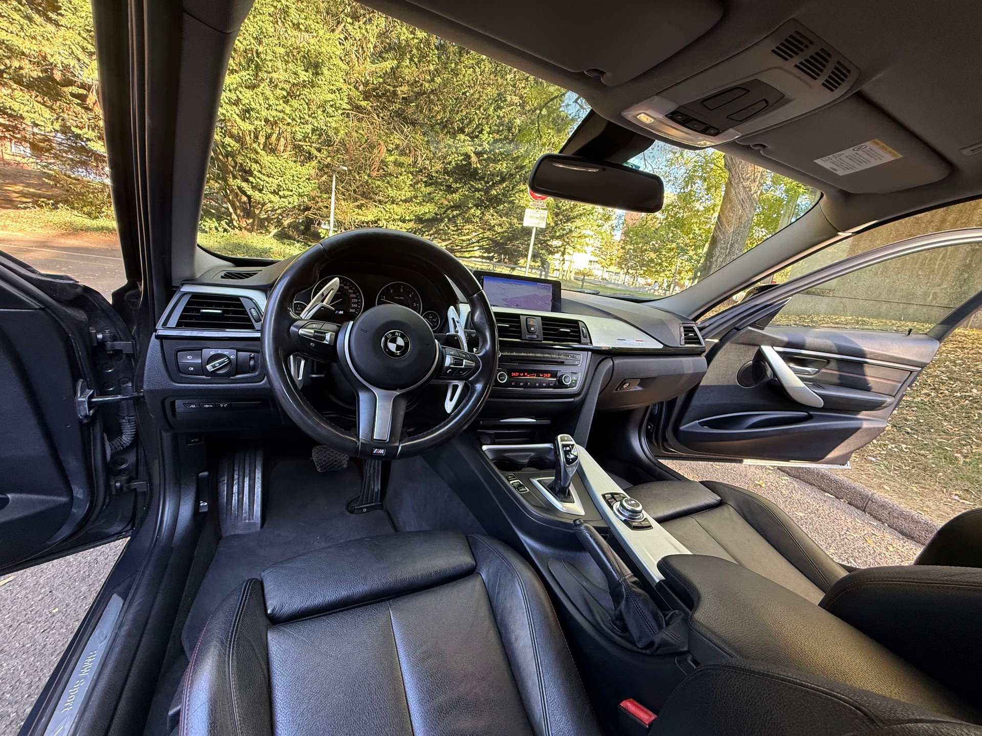 BMW 320d Touring Luxury Line Steptronic-showroom-element-2