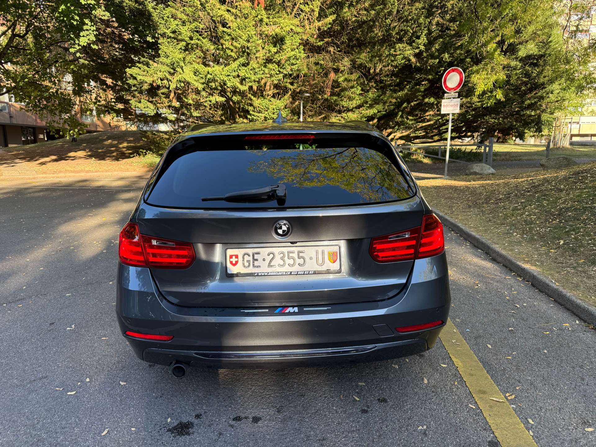 BMW 320d Touring Luxury Line Steptronic-image-14
