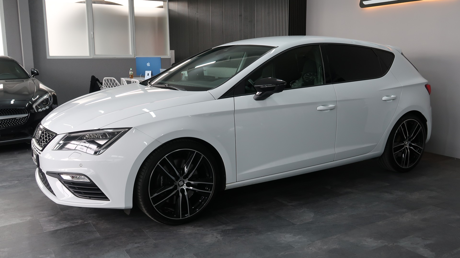 SEAT Leon 2.0 TSI Cupra 290 DSG / CH / GARANTIE / EXPERTISE / MFK-showroom-element-1