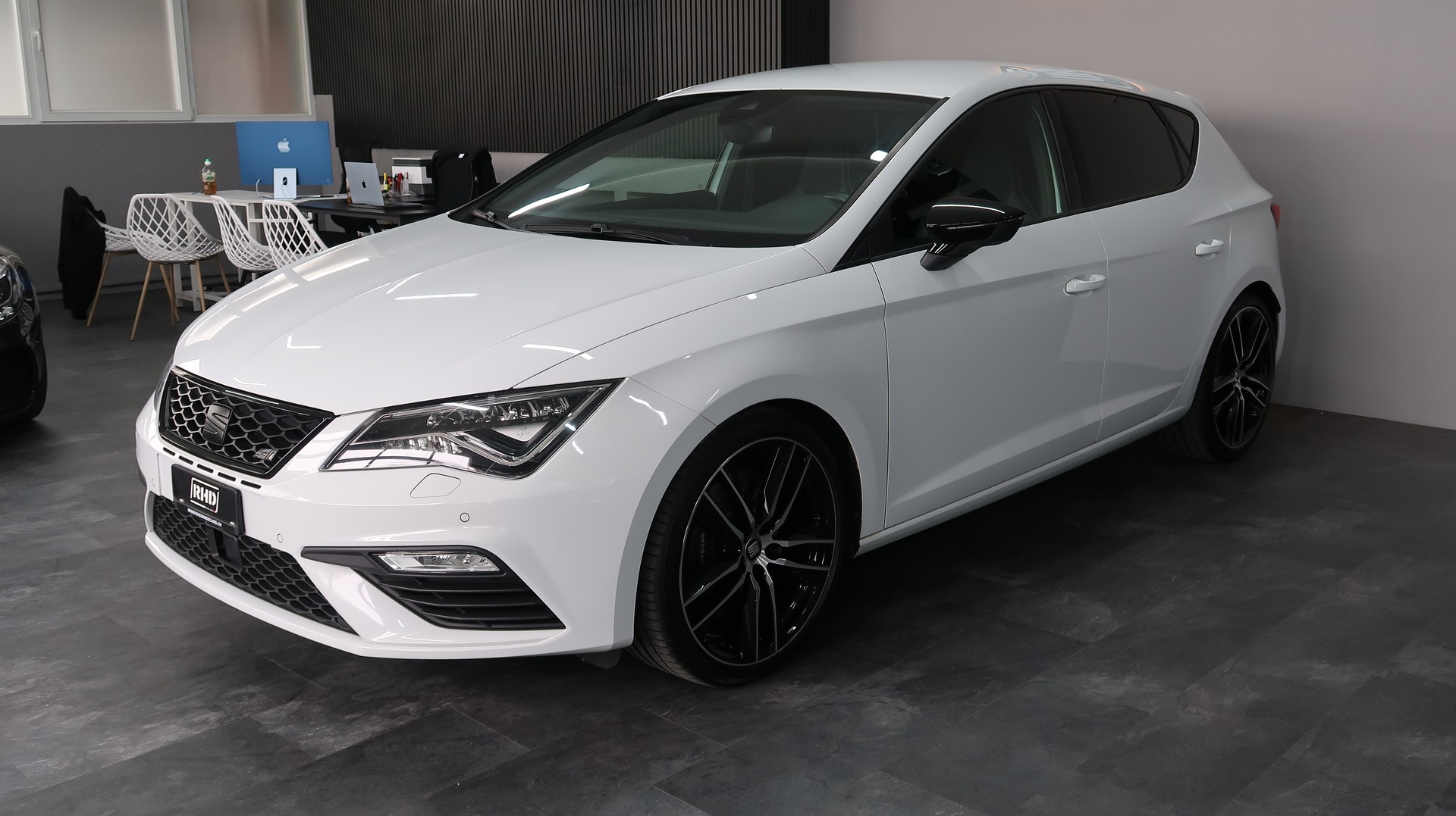 SEAT Leon 2.0 TSI Cupra 290 DSG / CH / GARANTIE / EXPERTISE / MFK-showroom-element-2
