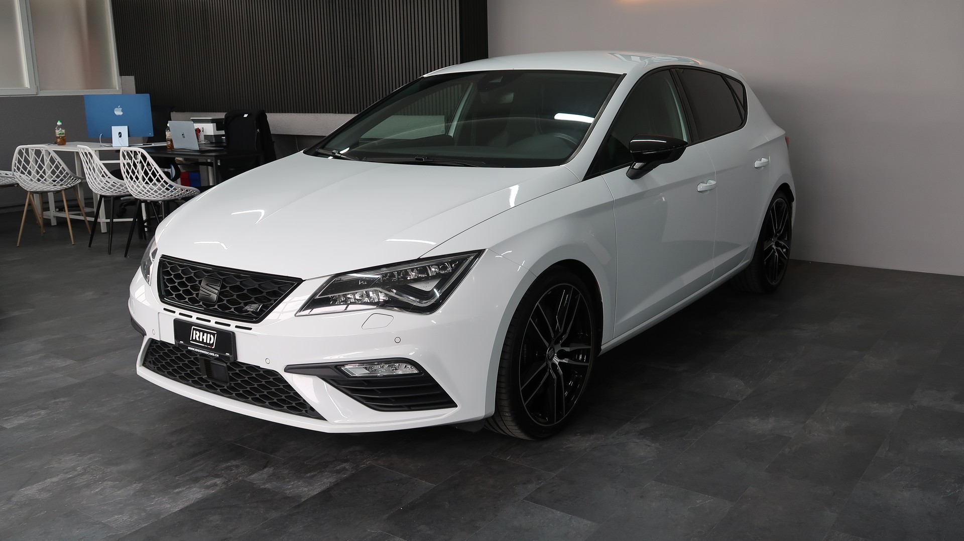 SEAT Leon 2.0 TSI Cupra 290 DSG / CH / GARANTIE / EXPERTISE / MFK-showroom-element-3