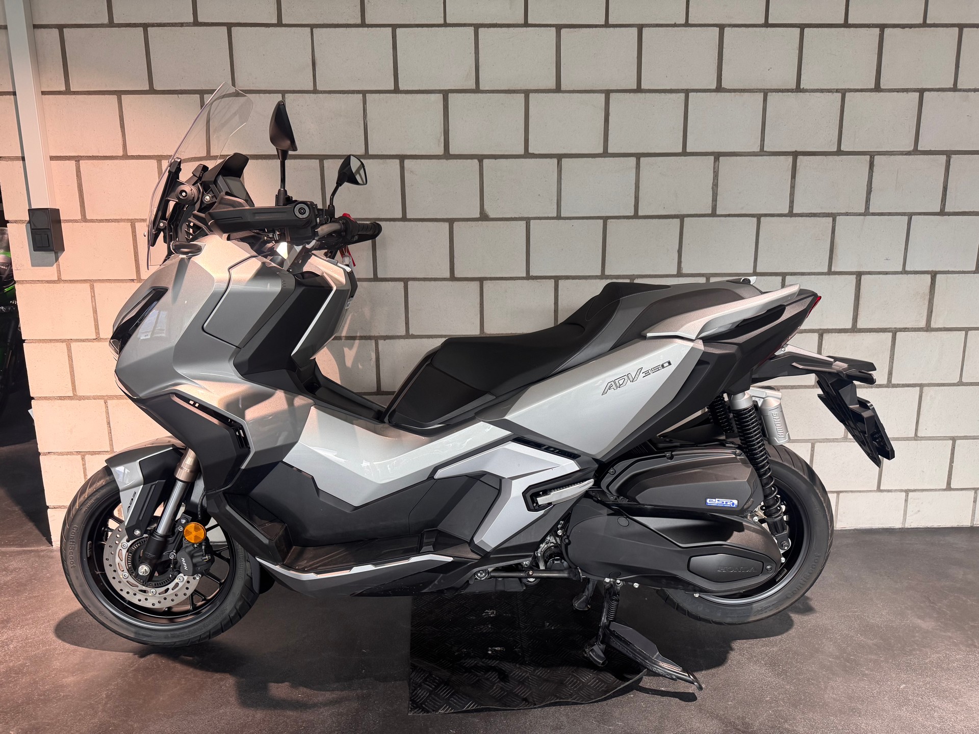 HONDA ADV 350-image-1