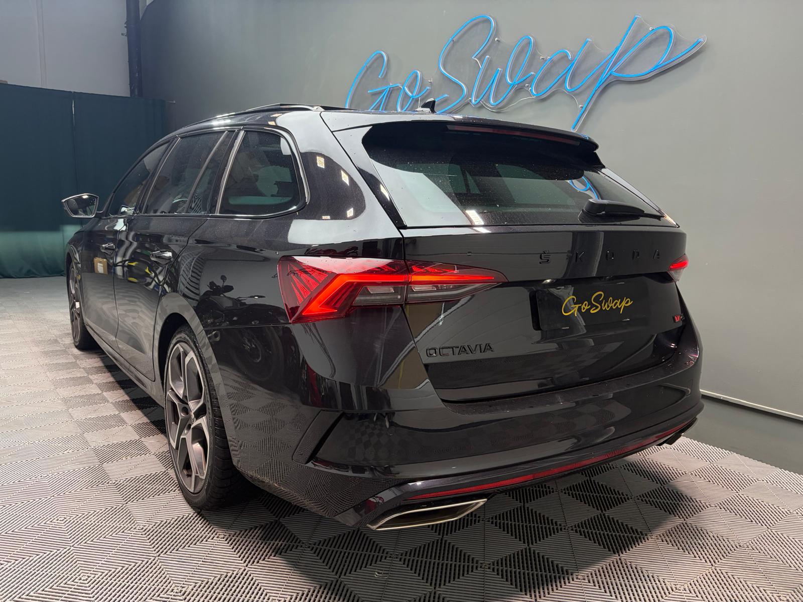 SKODA Octavia Combi 2.0 TSI DSG RS - Attelage - Toit ouvrant-image-9